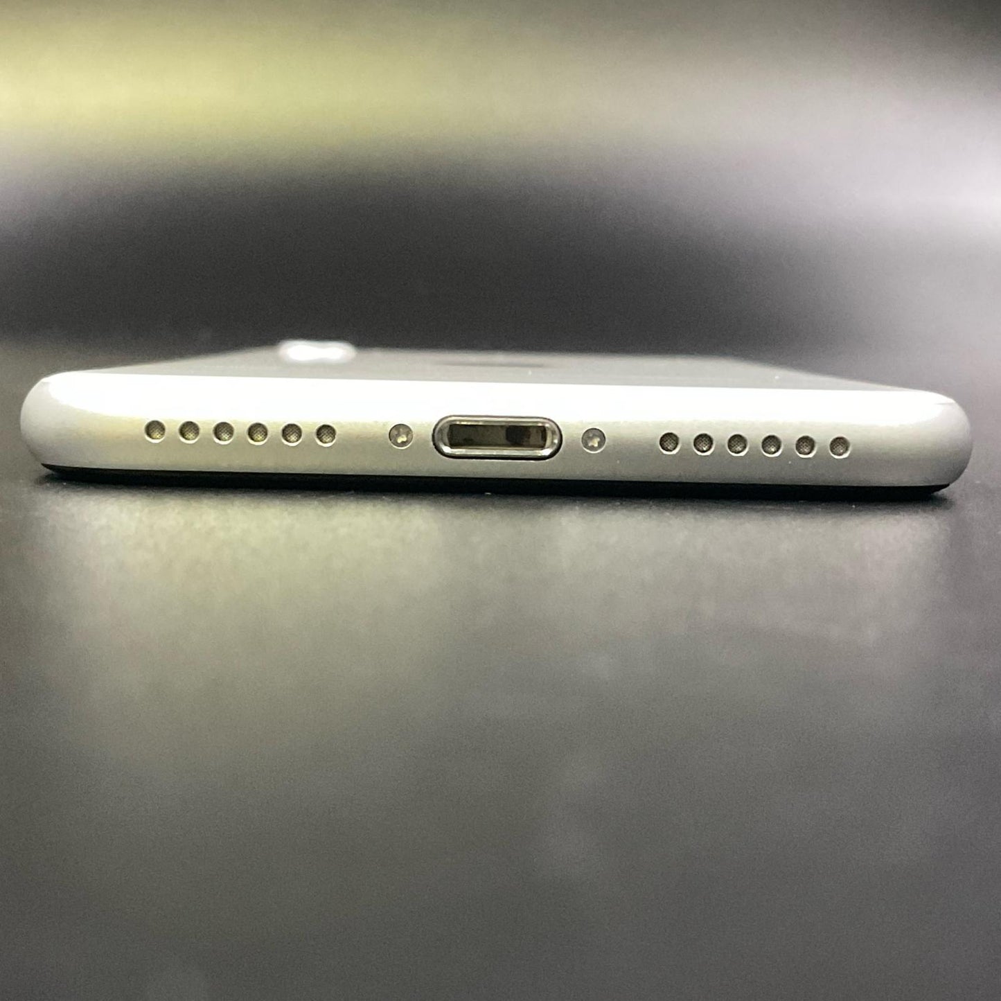 【全額返金保証】【最速発送】Apple iPhone iPhone SE（第2世代） 64GB ホワイト Softbank 白ロム 動作確認済 79%