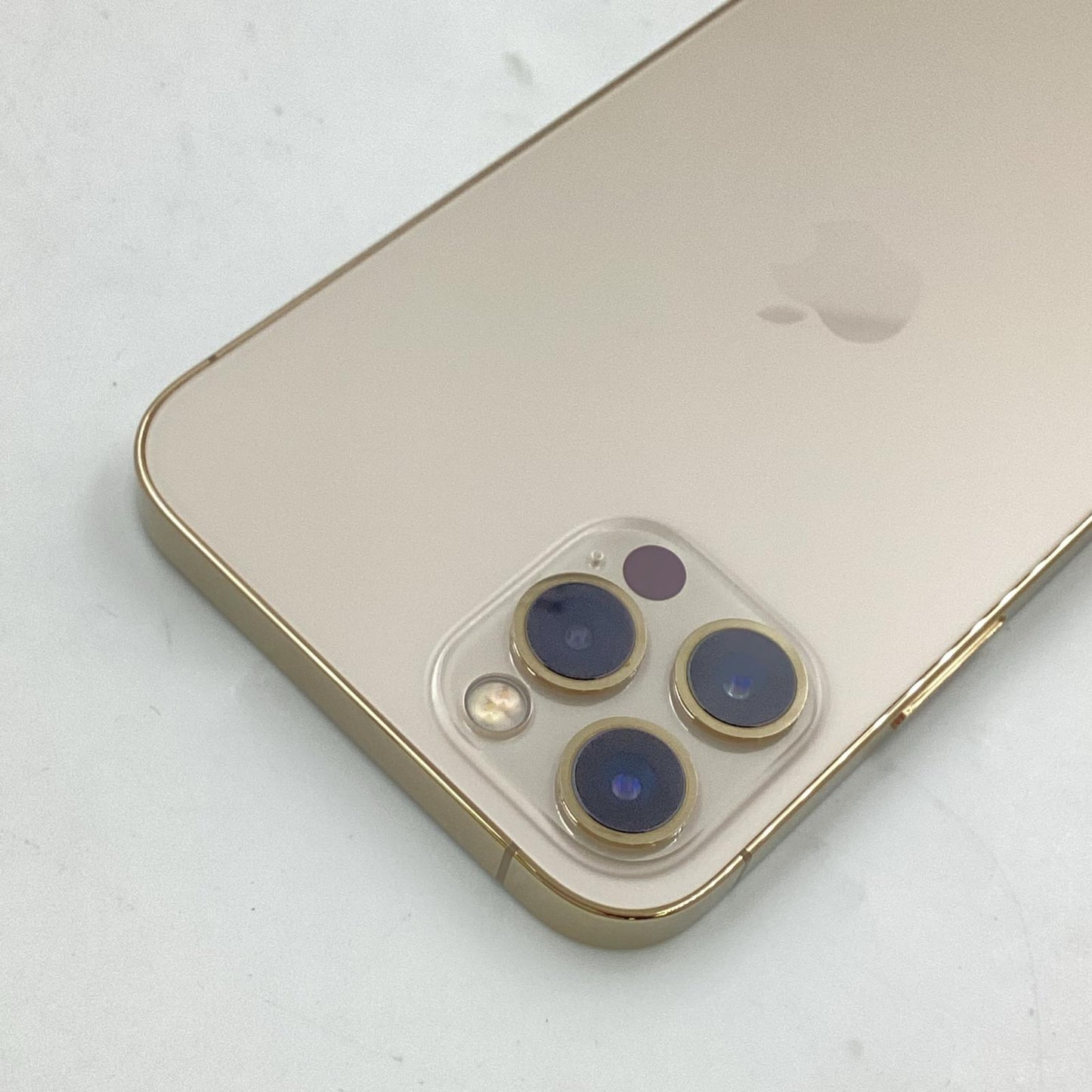 【全額返金保証】【最速発送】Apple iPhone iPhone 12 Pro 256GB ゴールド docomo 白ロム 動作確認済 78%