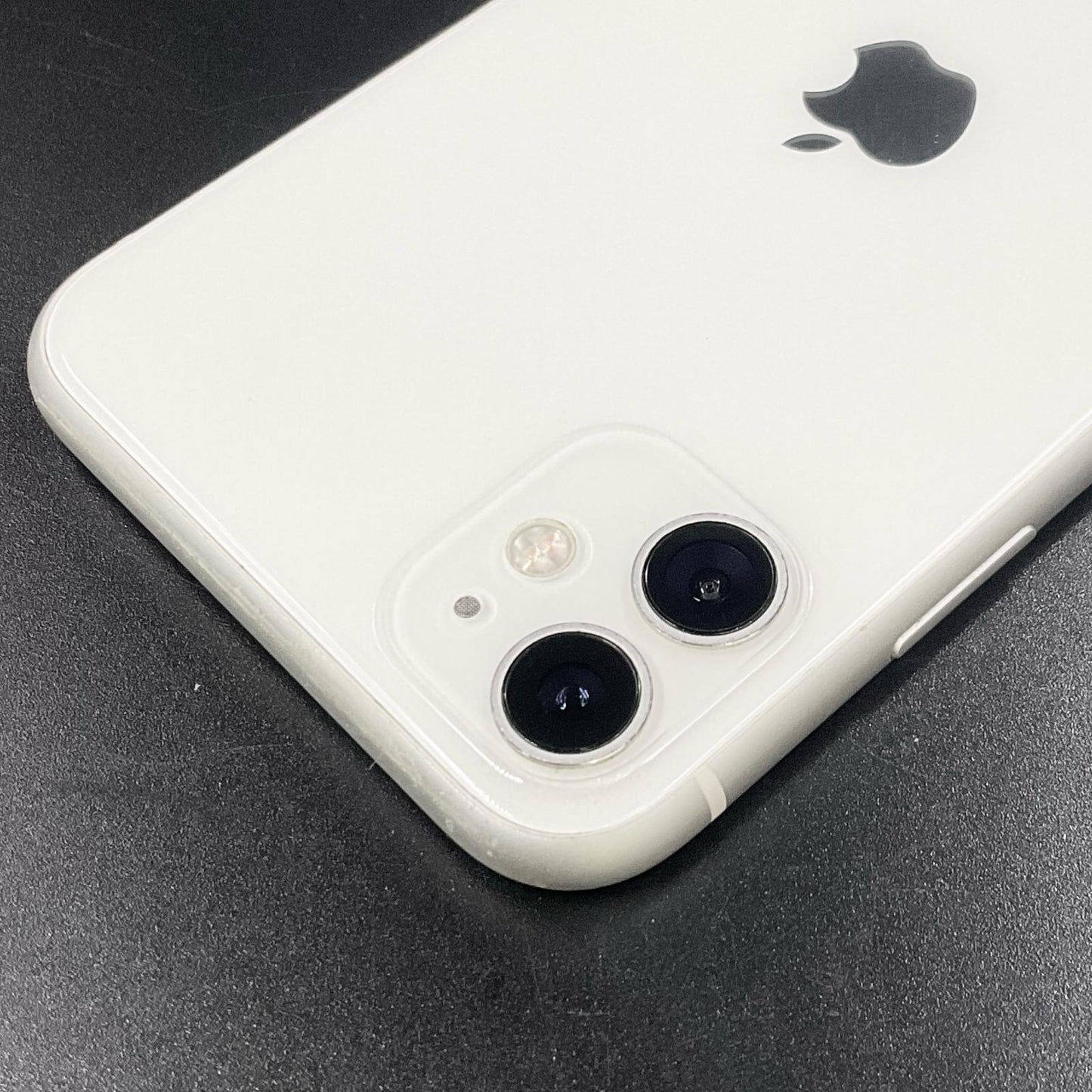 【最速発送】Apple iPhone iPhone 11 128GB ホワイト docomo 白ロム【難有】 100%