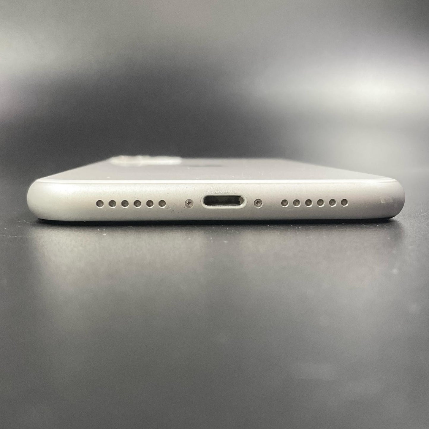 【最速発送】Apple iPhone iPhone 11 128GB ホワイト docomo 白ロム【難有】 100%