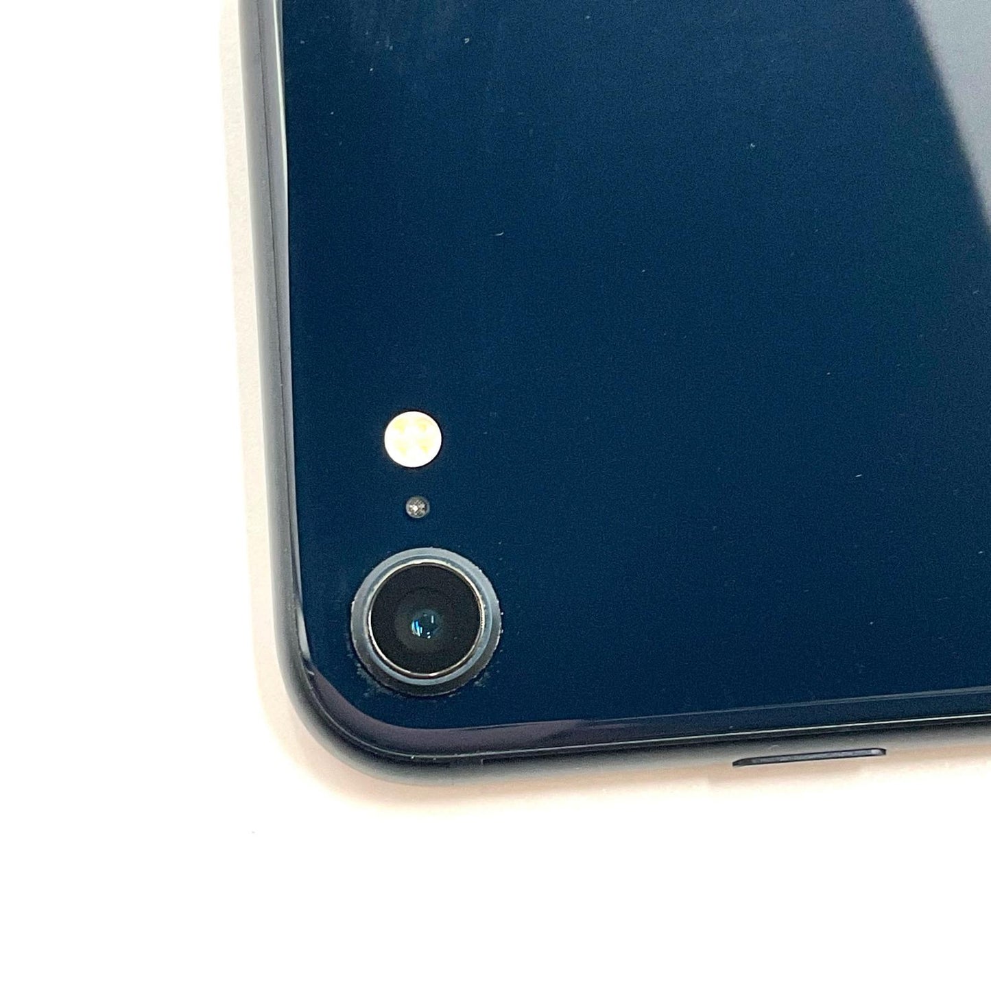 【全額返金保証】【最速発送】Apple iPhone iPhone SE（第3世代） 64GB ミッドナイト docomo 白ロム 動作確認済 83%