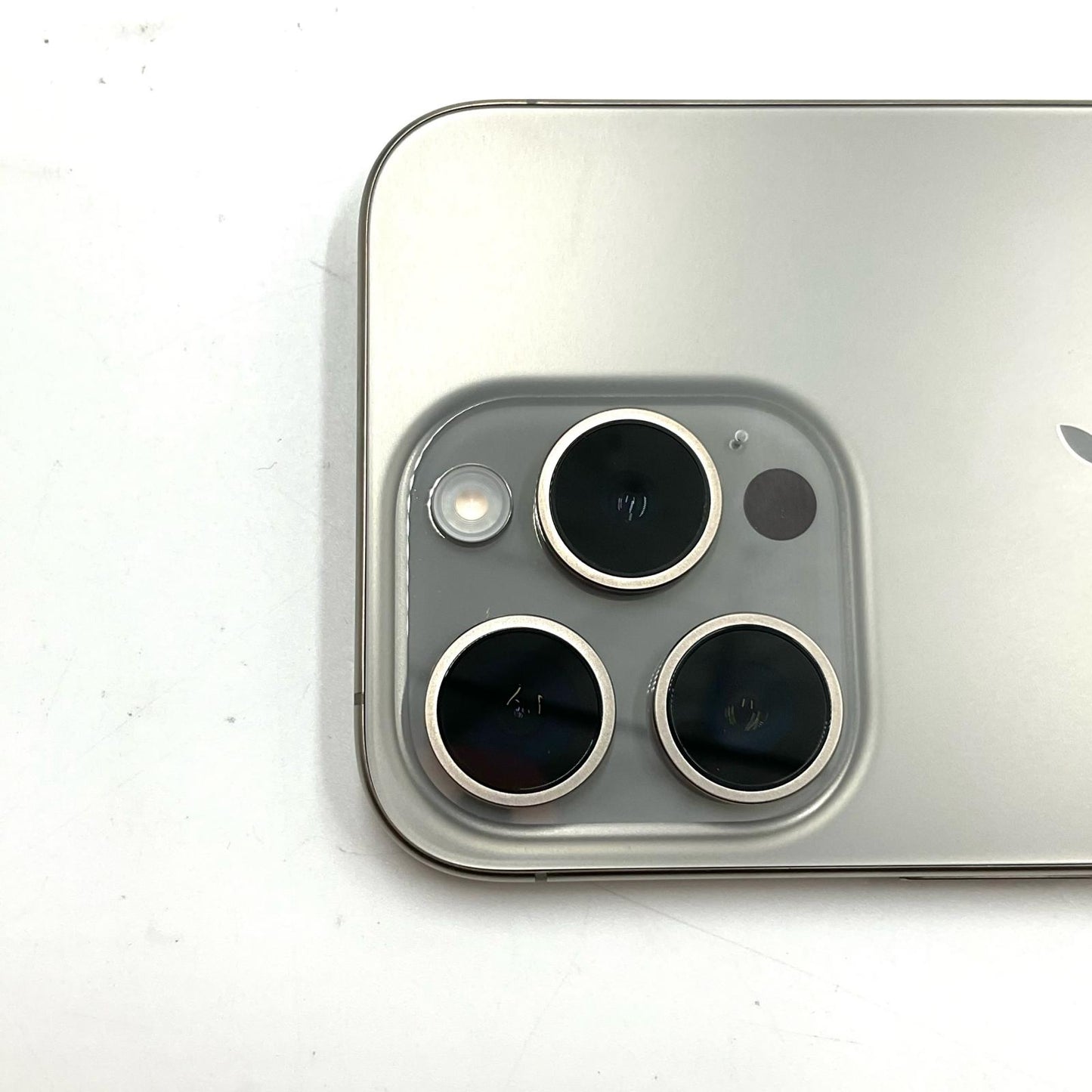 【全額返金保証】【最速発送】Apple iPhone iPhone 15 Pro 256GB ナチュラルチタニウム docomo 白ロム 美品 動作確認済 87%