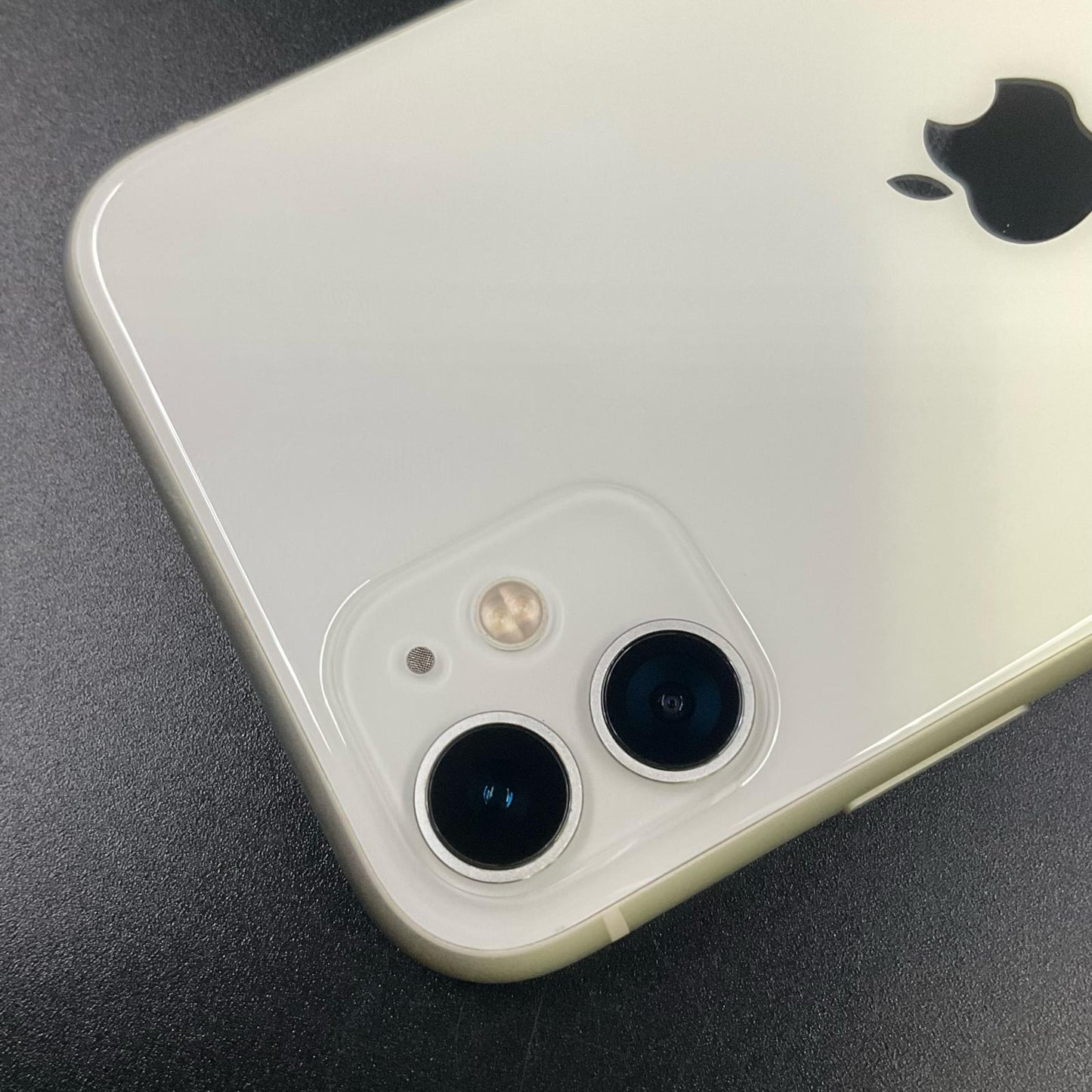 【全額返金保証】【最速発送】Apple iPhone iPhone 11 128GB ホワイト docomo 白ロム 動作確認済 75%