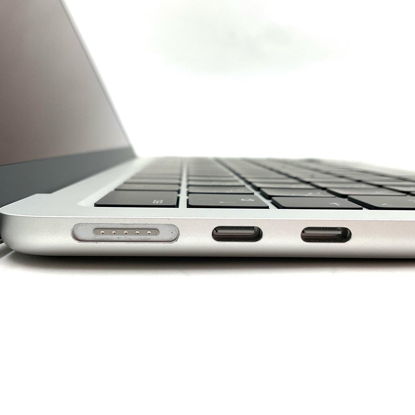 【全額返金保証】【最速発送】Apple MacBook Air 13.6インチ 2022 M2 8GB SSD 256GB シルバー 96% 超美品 動作確認済