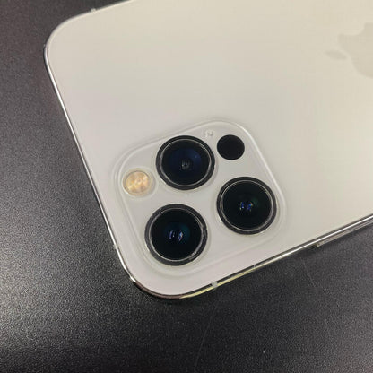 【全額返金保証】【最速発送】Apple iPhone iPhone 12 Pro 256GB シルバー docomo SIMフリー 白ロム 動作確認済 70%