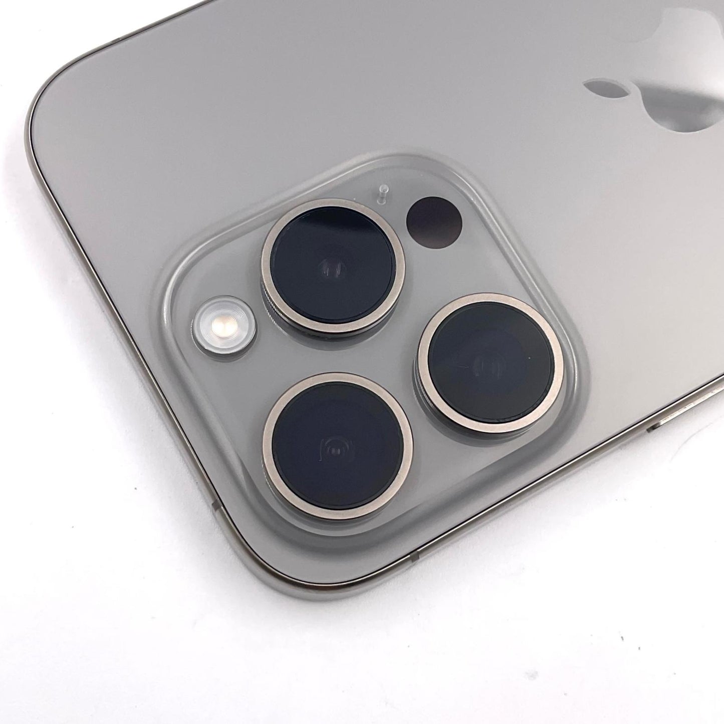 【全額返金保証】【最速発送】Apple iPhone iPhone 15 Pro 128GB ナチュラルチタニウム SIMフリー 白ロム 美品 動作確認済 89%