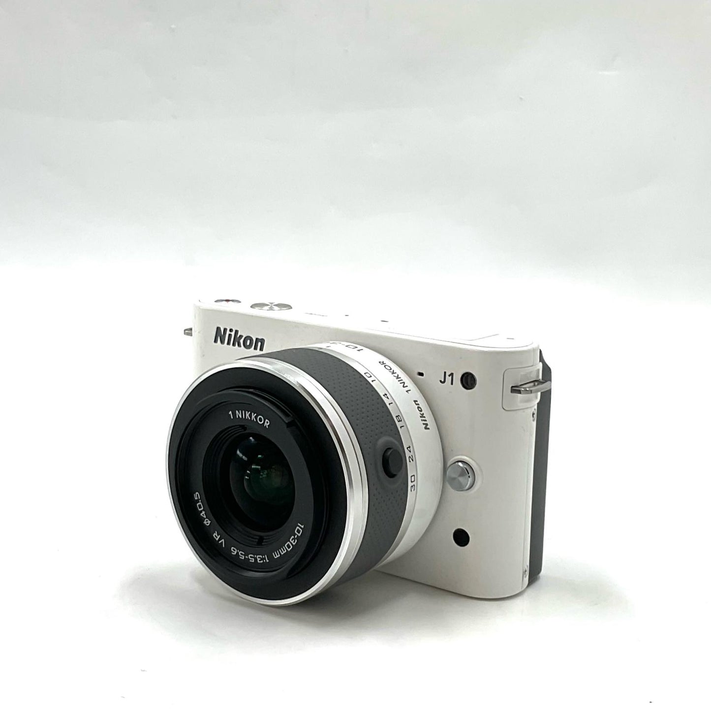 【最速発送】Nikon デジタル一眼 Nikon1 J1 10-30mm レンズキット ホワイト【難有】