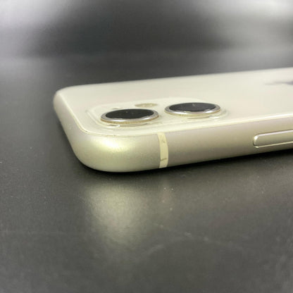 【最速発送】Apple iPhone iPhone 11 64GB ホワイト docomo SIMフリー 白ロム【難有】 72%