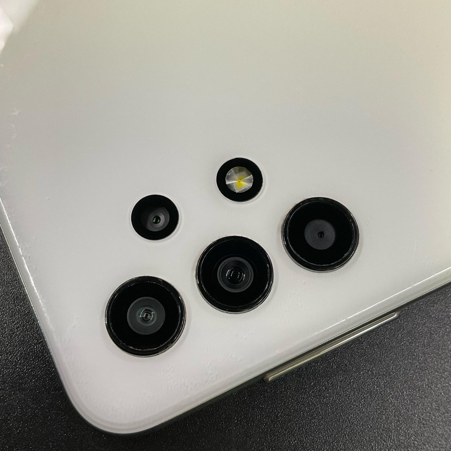 【全額返金保証】【最速発送】SAMSUNG Galaxy A32 5G 64GB オーサムホワイト au SCG08 白ロム 動作確認済