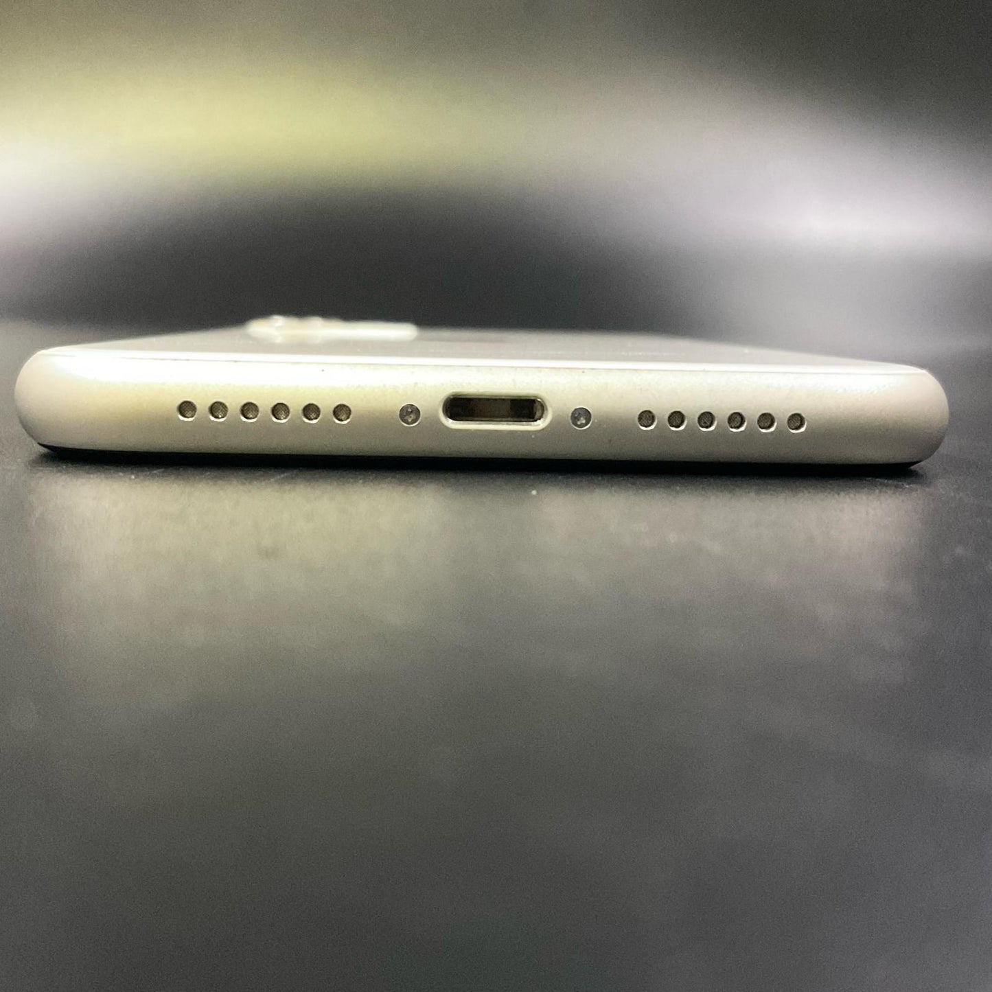 【全額返金保証】【最速発送】Apple iPhone iPhone 11 64GB ホワイト au 白ロム 動作確認済 77%