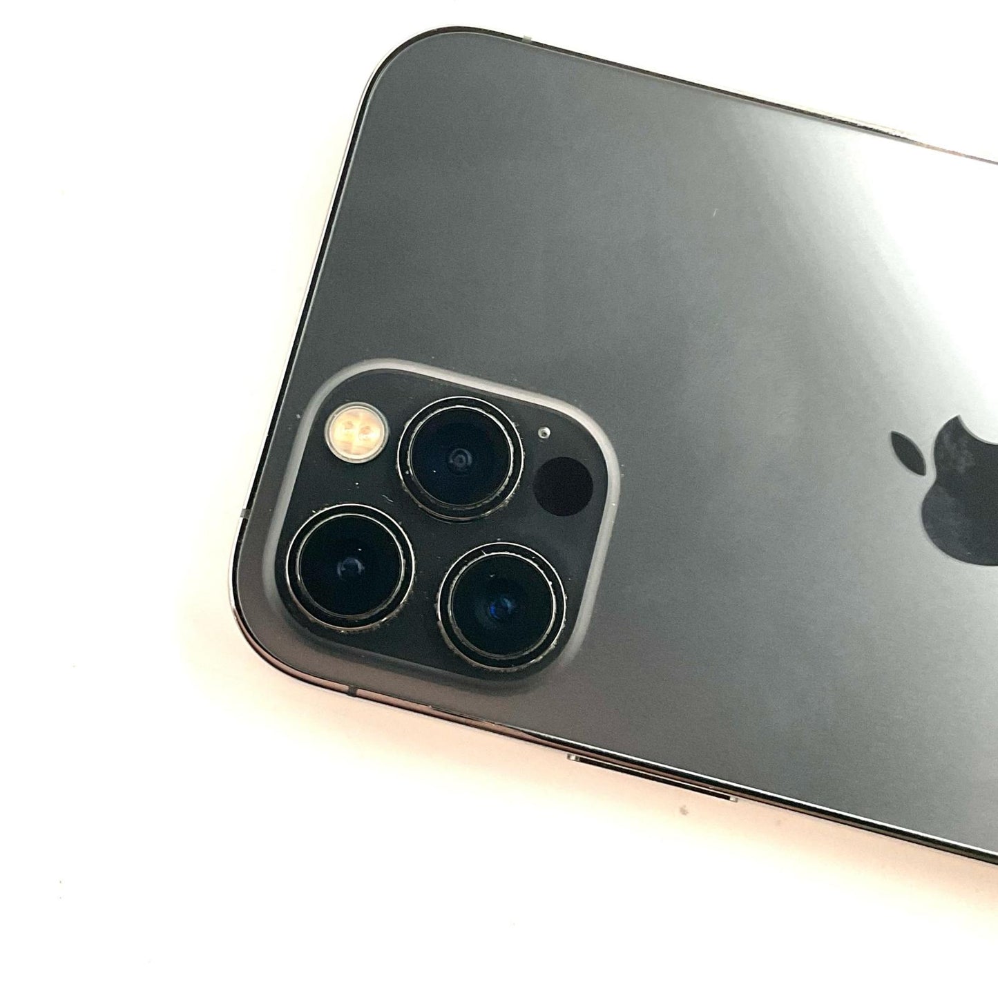 【全額返金保証】【最速発送】Apple iPhone iPhone 12 Pro 128GB グラファイト au 白ロム 動作確認済 77%