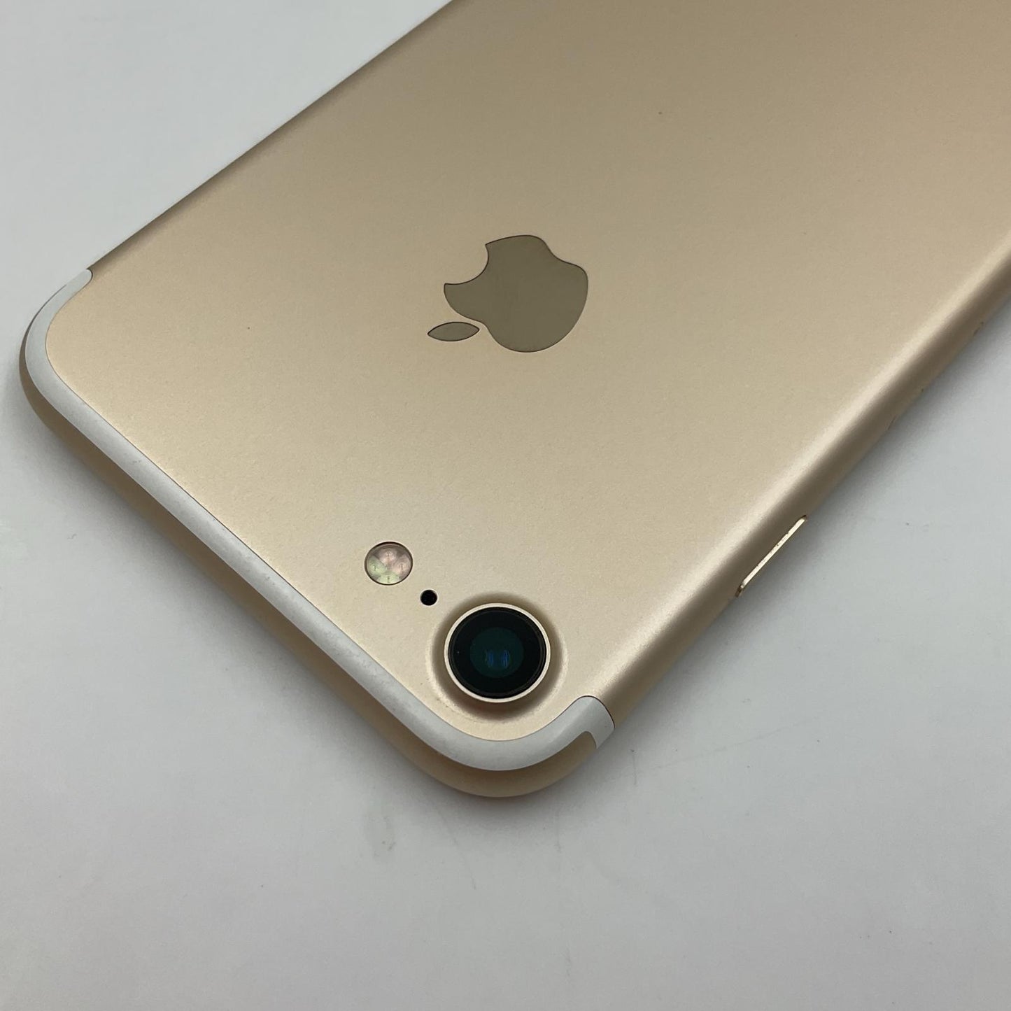 【全額返金保証】【最速発送】Apple iPhone iPhone 7 128GB ゴールド 白ロム 動作確認済 89%