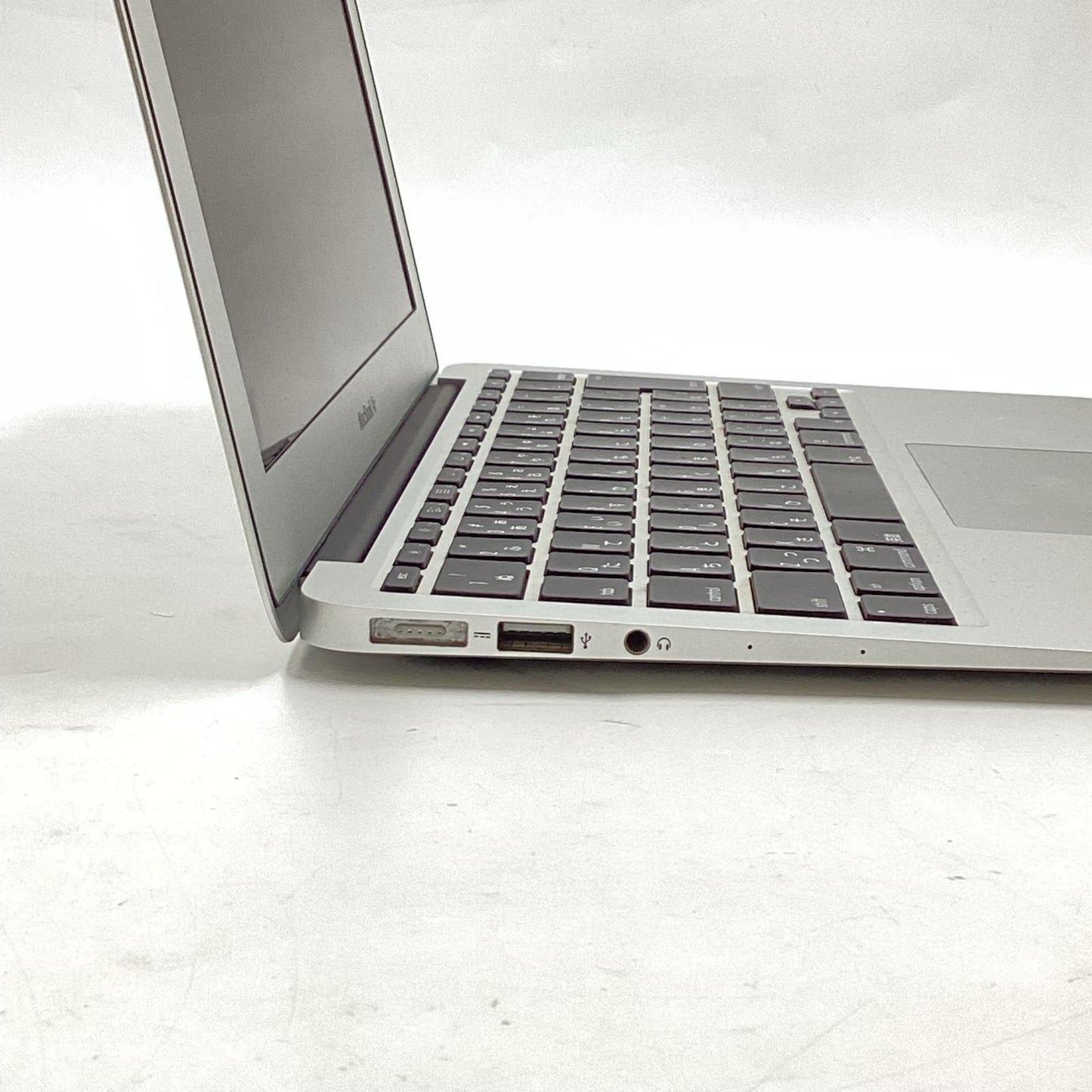 【全額返金保証】【最速発送】Apple MacBook Air 11インチ 2015 1.6 GHz Intel Core i5 4GB SSD 128GB シルバー 動作確認済