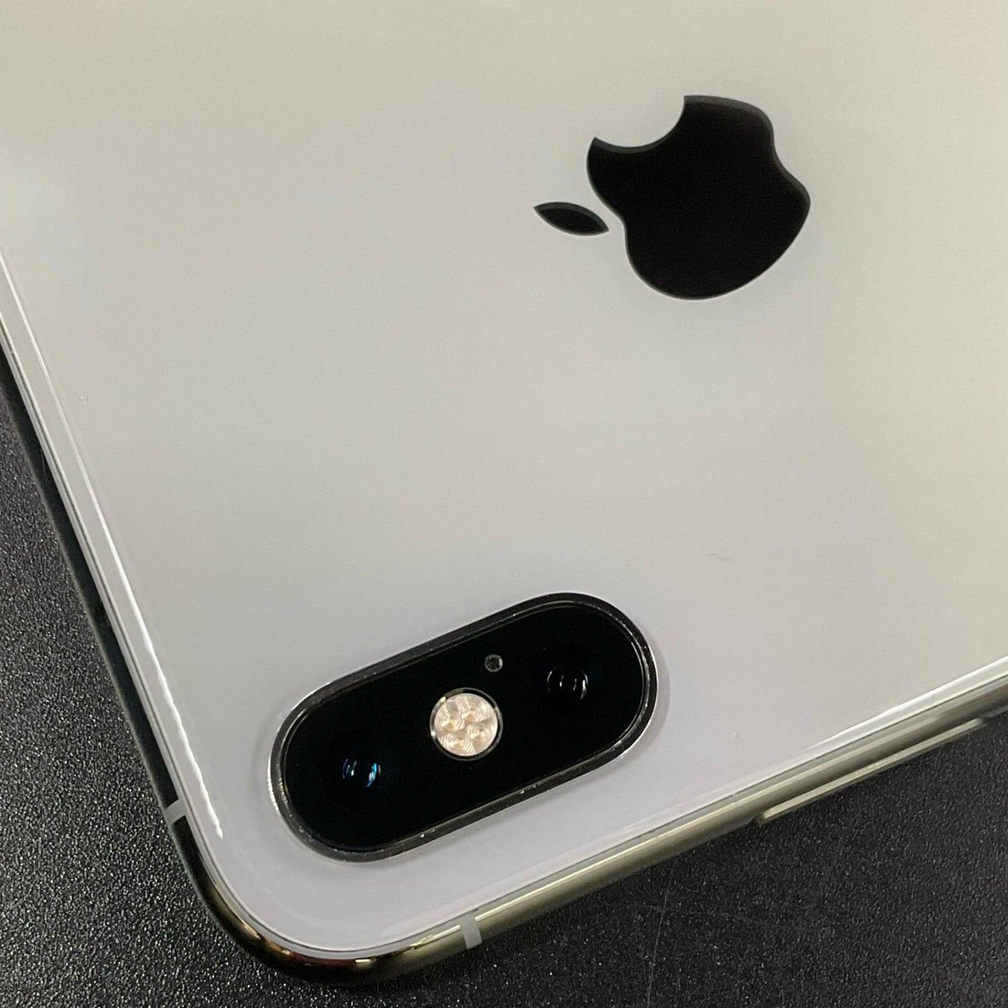 【全額返金保証】【最速発送】Apple iPhone iPhone XS Max 256GB シルバー SIMフリー 白ロム 動作確認済 77%