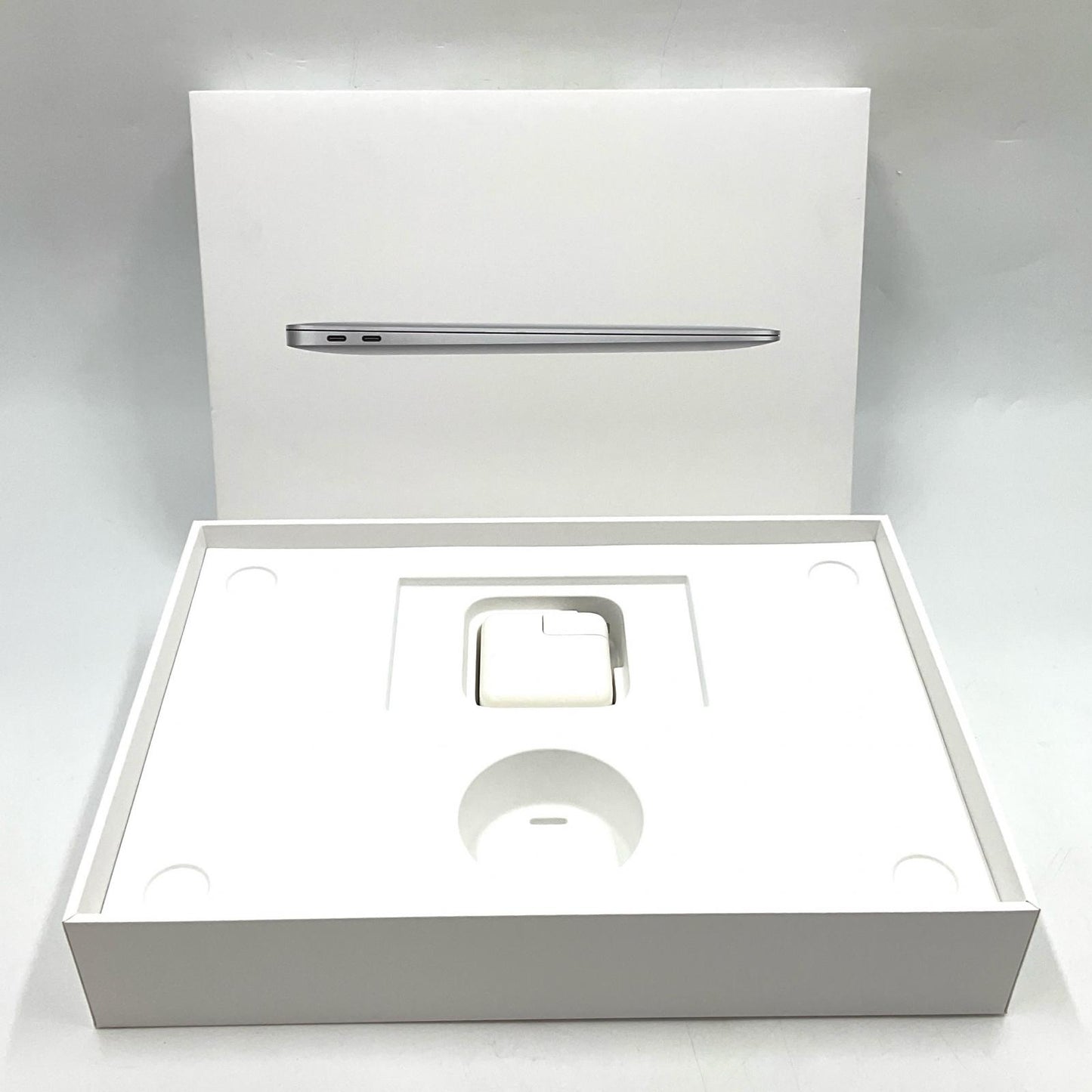 【全額返金保証】【最速発送】Apple MacBook Air 13インチ 2020 Apple M1 8GB M.2 SSD 256GB シルバー 98% 動作確認済