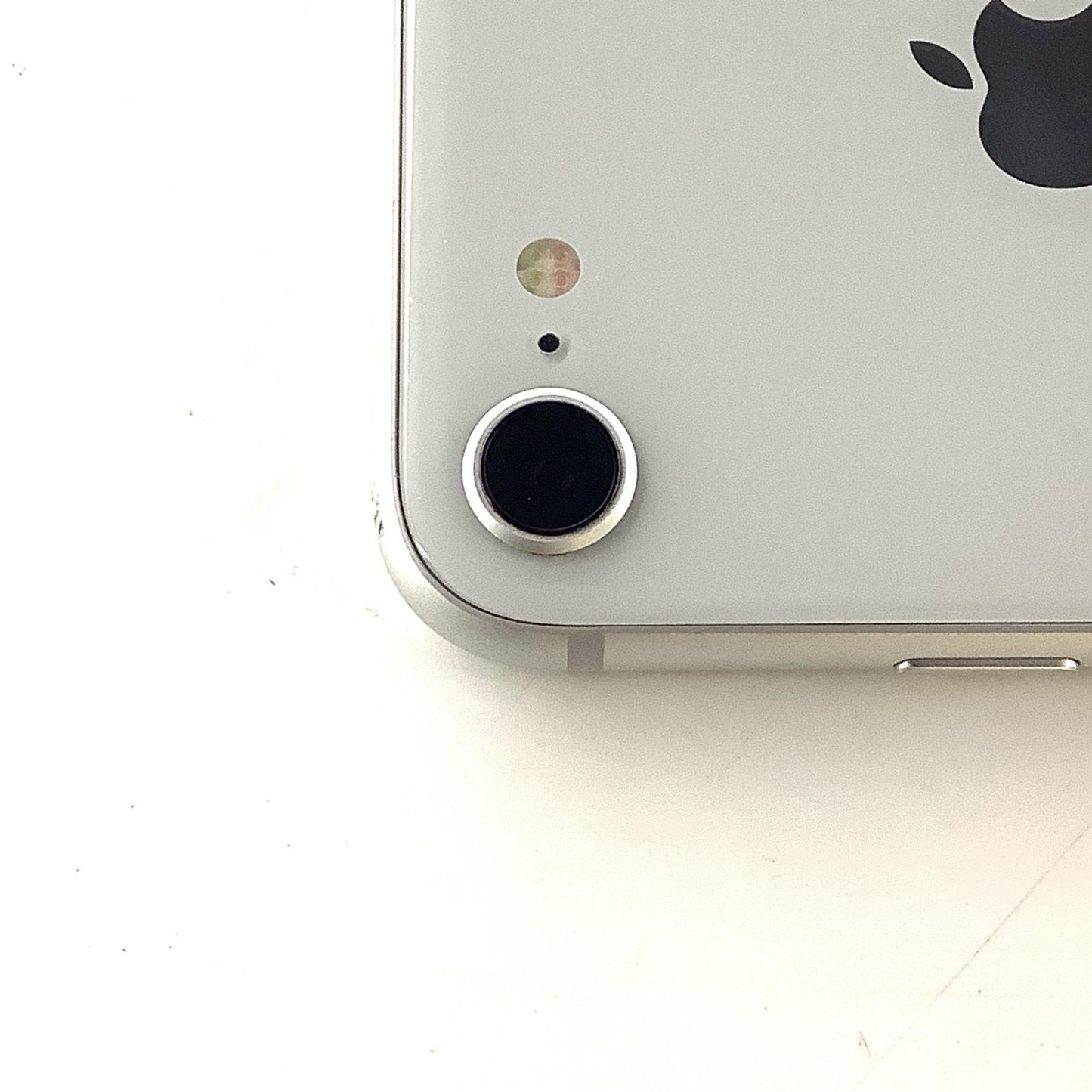 【最速発送】Apple iPhone iPhone 8 64GB シルバー docomo 白ロム【難有】 83%