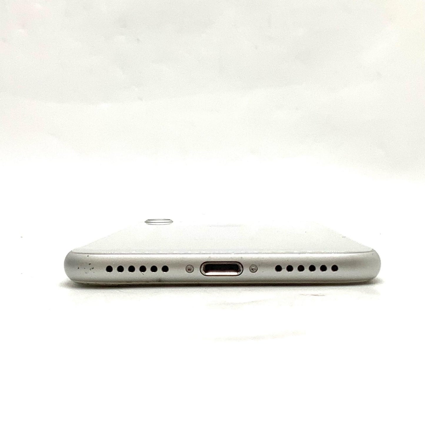 【最速発送】Apple iPhone iPhone 8 64GB シルバー docomo 白ロム【難有】 83%