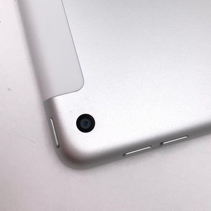 【全額返金保証】【最速発送】Apple iPad iPad 10.2インチ 第9世代 64GB シルバー WiFi+Cellular docomo 白ロム 美品 動作確認済