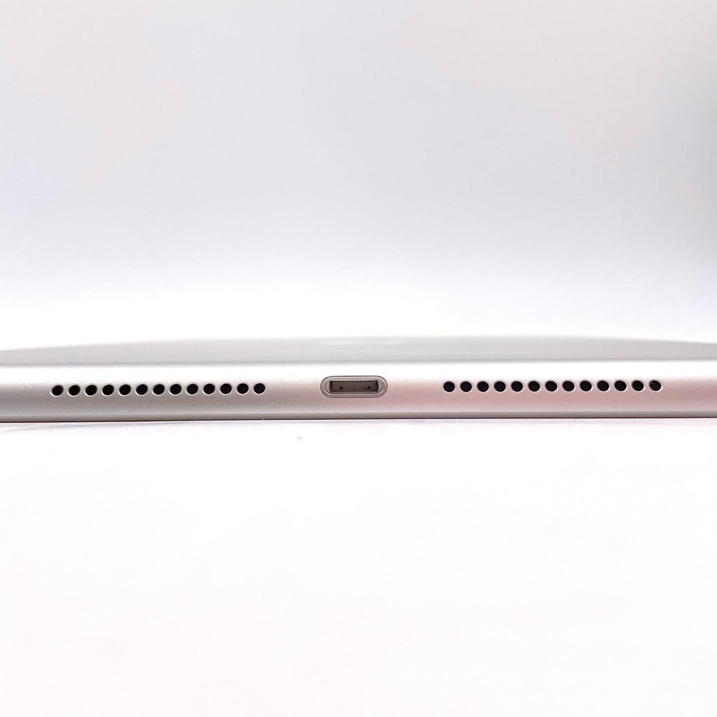 【全額返金保証】【最速発送】Apple iPad iPad 10.2インチ 第9世代 64GB シルバー WiFi+Cellular docomo 白ロム 美品 動作確認済