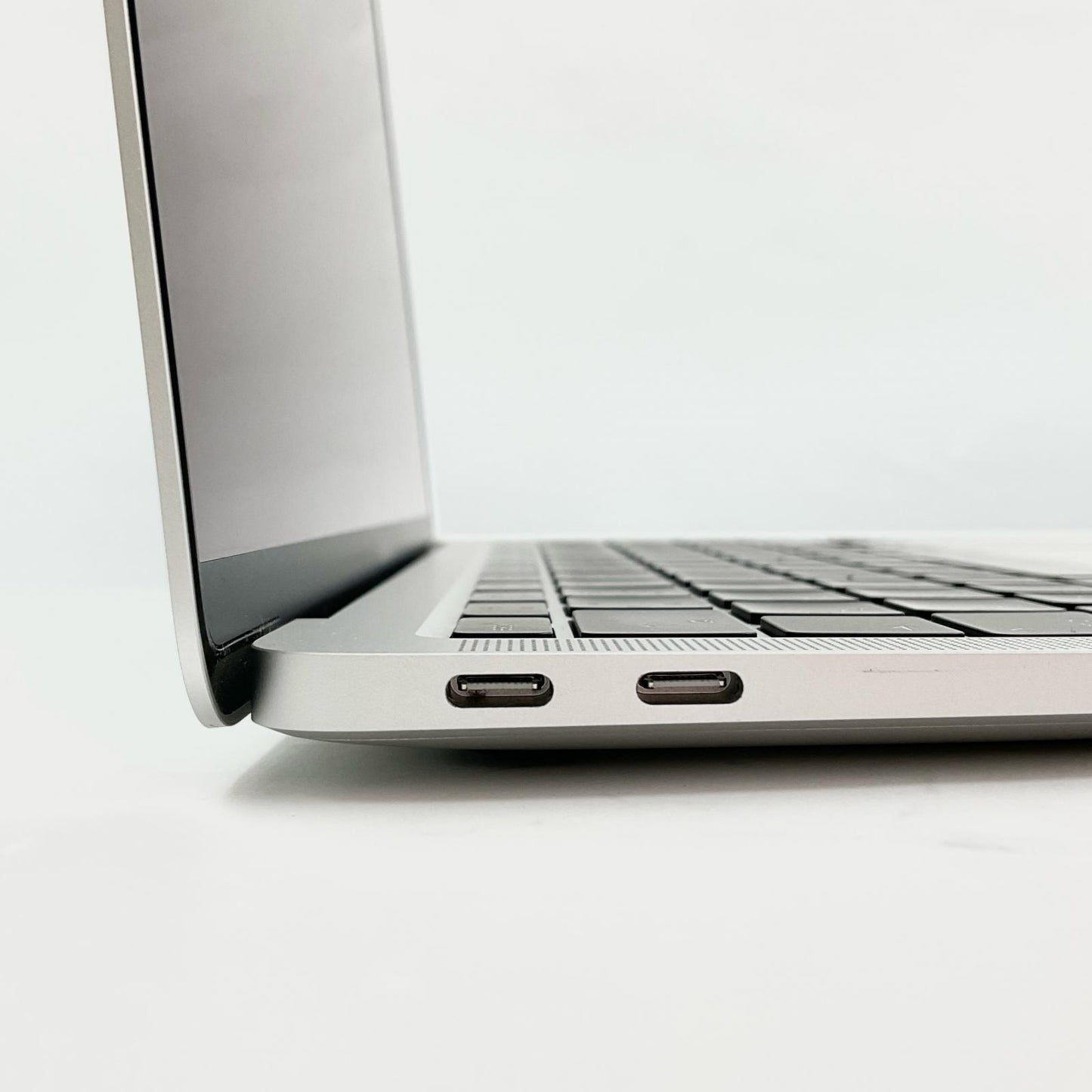 【全額返金保証】【最速発送】Apple MacBook Air 13.3インチ 2020 Apple M1 8GB SSD 256GB シルバー 99% 美品 動作確認済