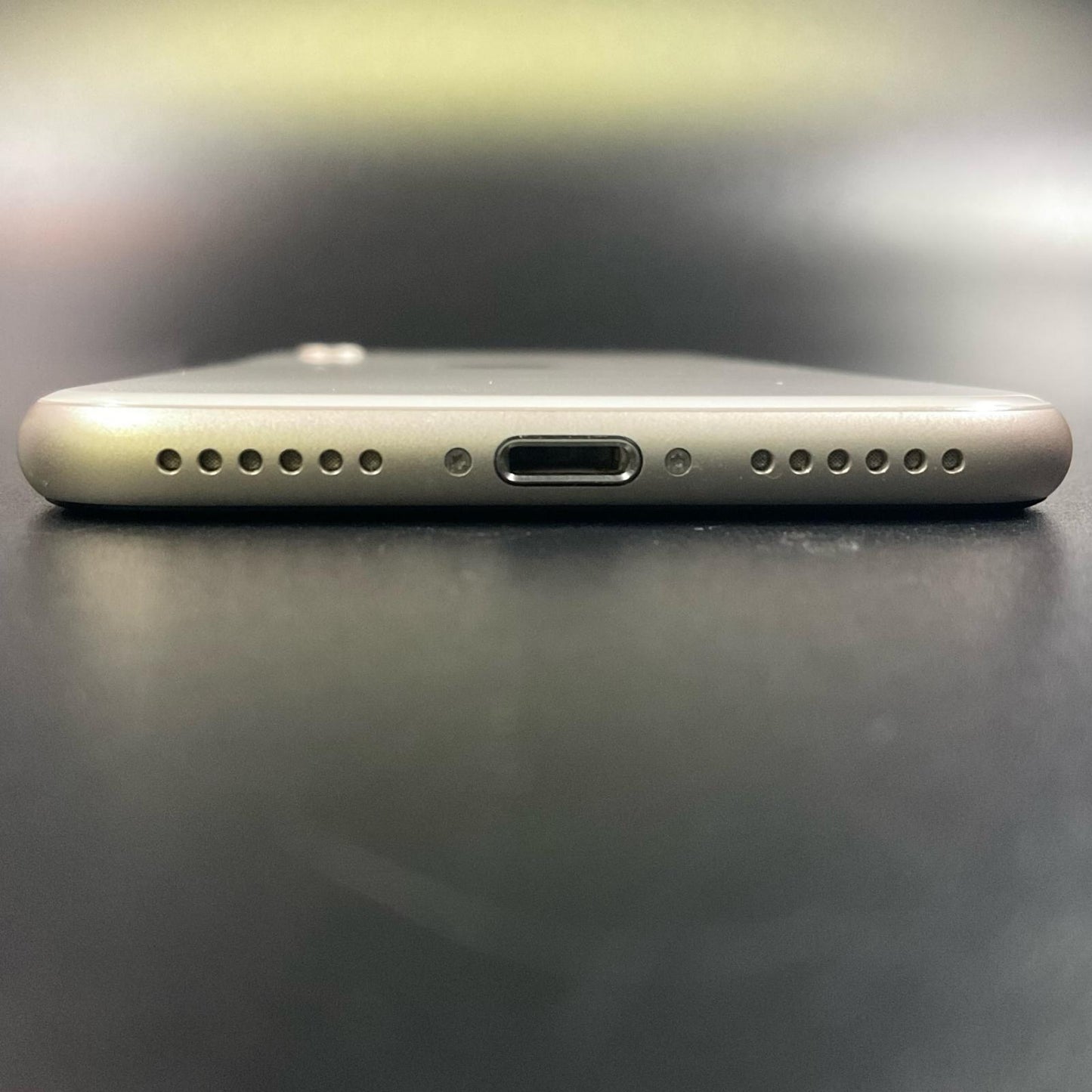 【全額返金保証】【最速発送】Apple iPhone iPhone SE（第3世代） 64GB スターライト Softbank SIMフリー 白ロム 美品 動作確認済 84%