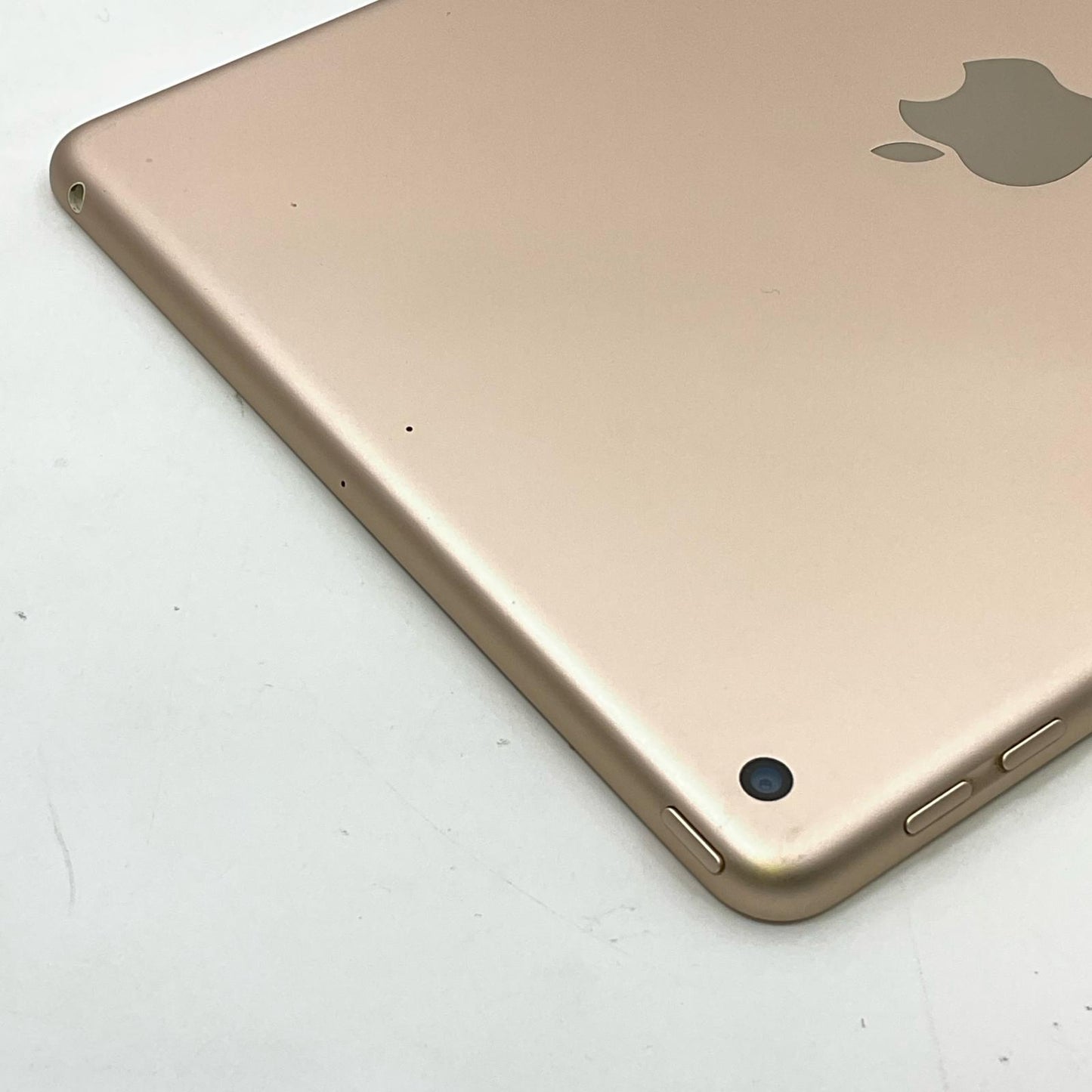 【全額返金保証】【最速発送】Apple iPad iPad 9.7インチ 第5世代 32GB ゴールド Wi-Fi 動作確認済