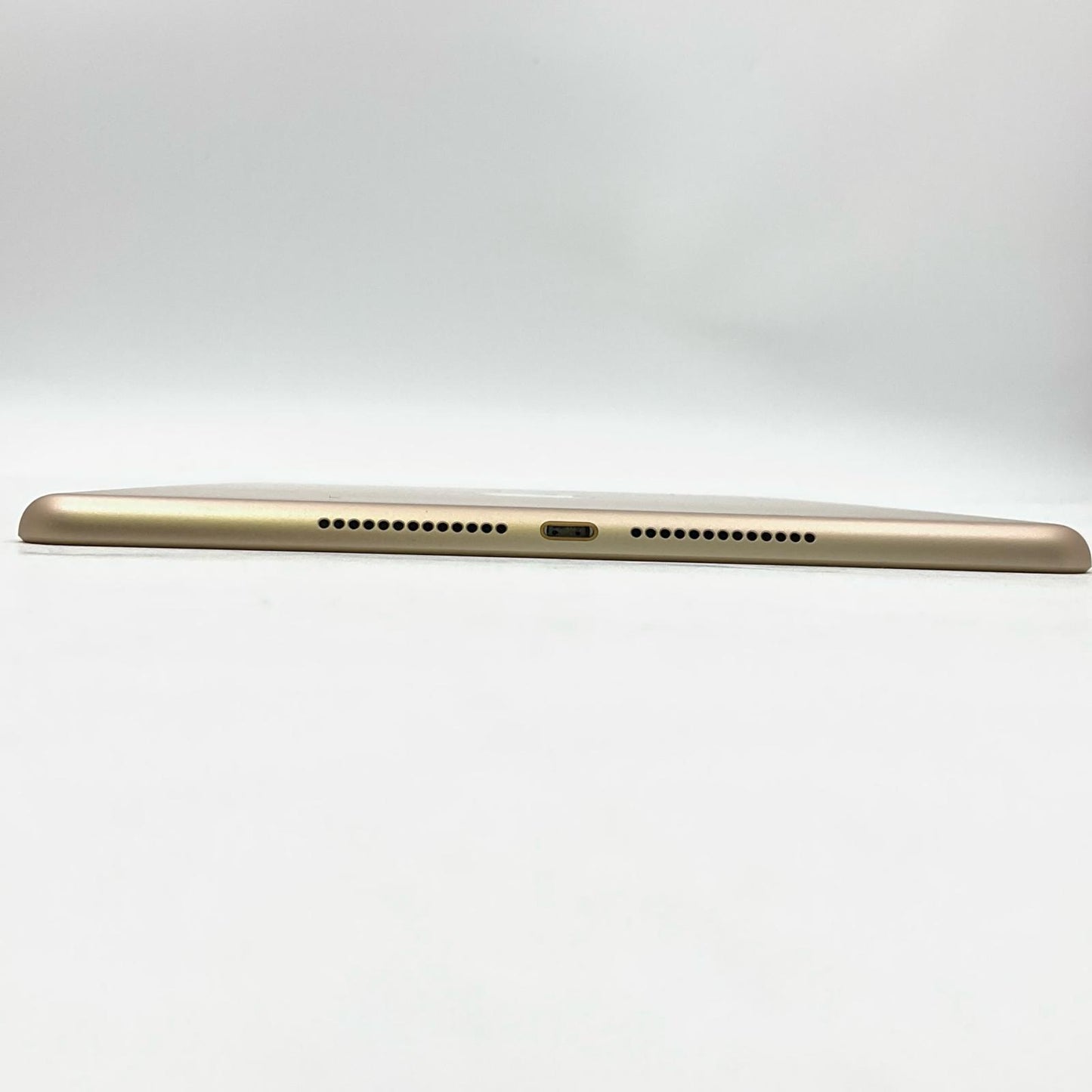 【全額返金保証】【最速発送】Apple iPad iPad 9.7インチ 第5世代 32GB ゴールド Wi-Fi 動作確認済