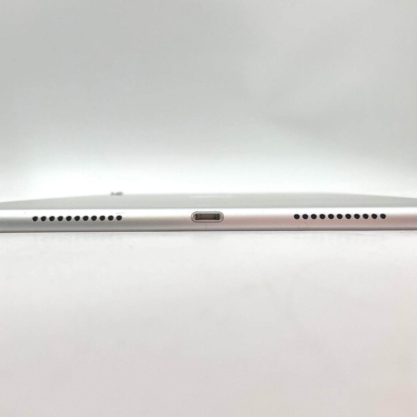【全額返金保証】【最速発送】Apple iPad Pro 10.5インチ 64GB シルバー Wi-Fi 動作確認済
