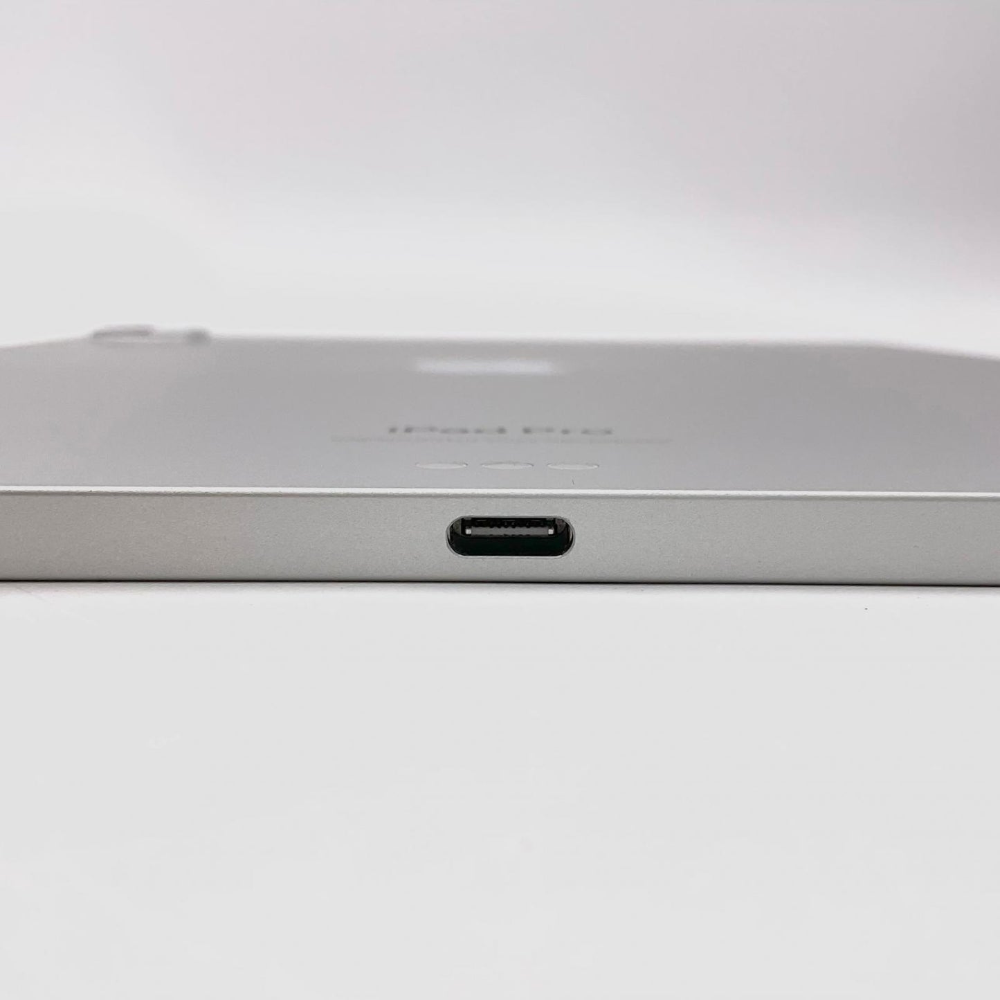 【全額返金保証】【最速発送】Apple iPad Pro 12.9インチ 第6世代 256GB シルバー Wi-Fi 美品 動作確認済