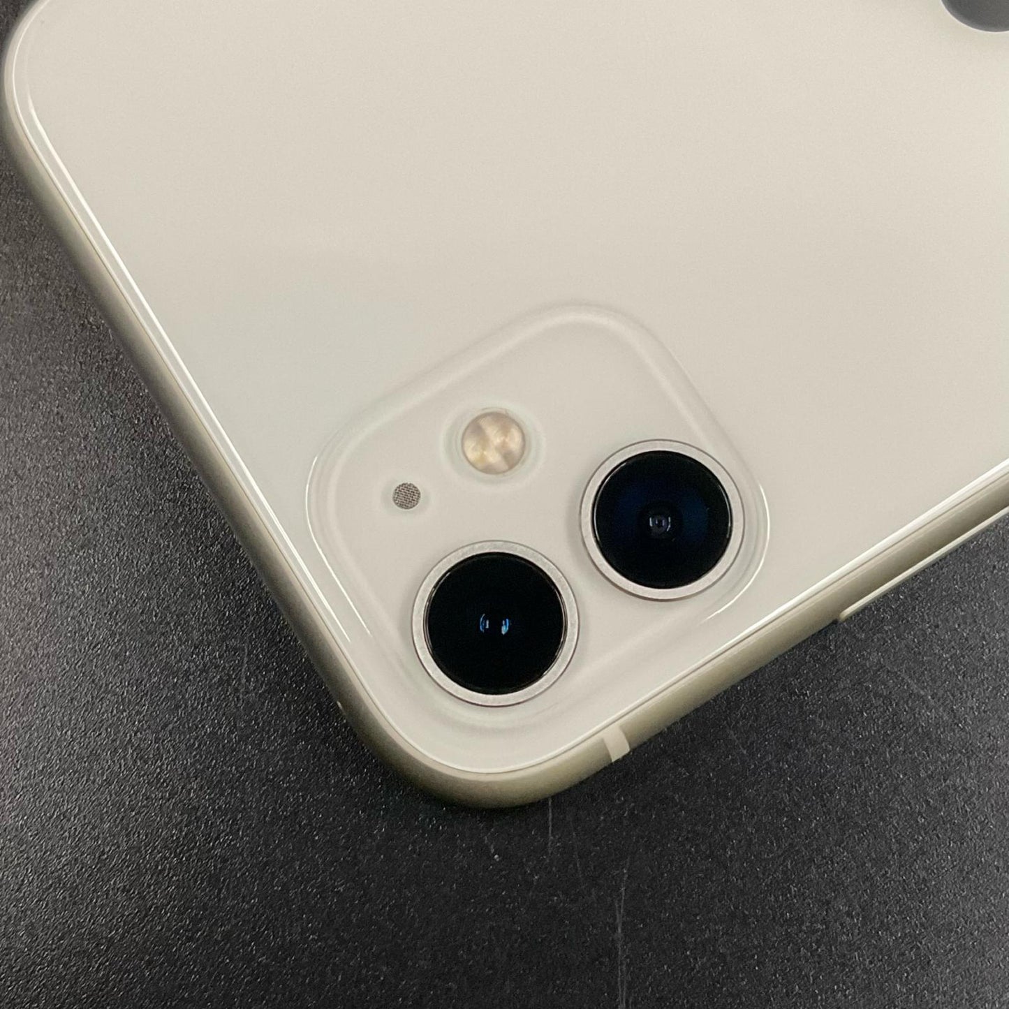 【全額返金保証】【最速発送】Apple iPhone iPhone 11 256GB ホワイト au 白ロム 超美品 動作確認済 92%