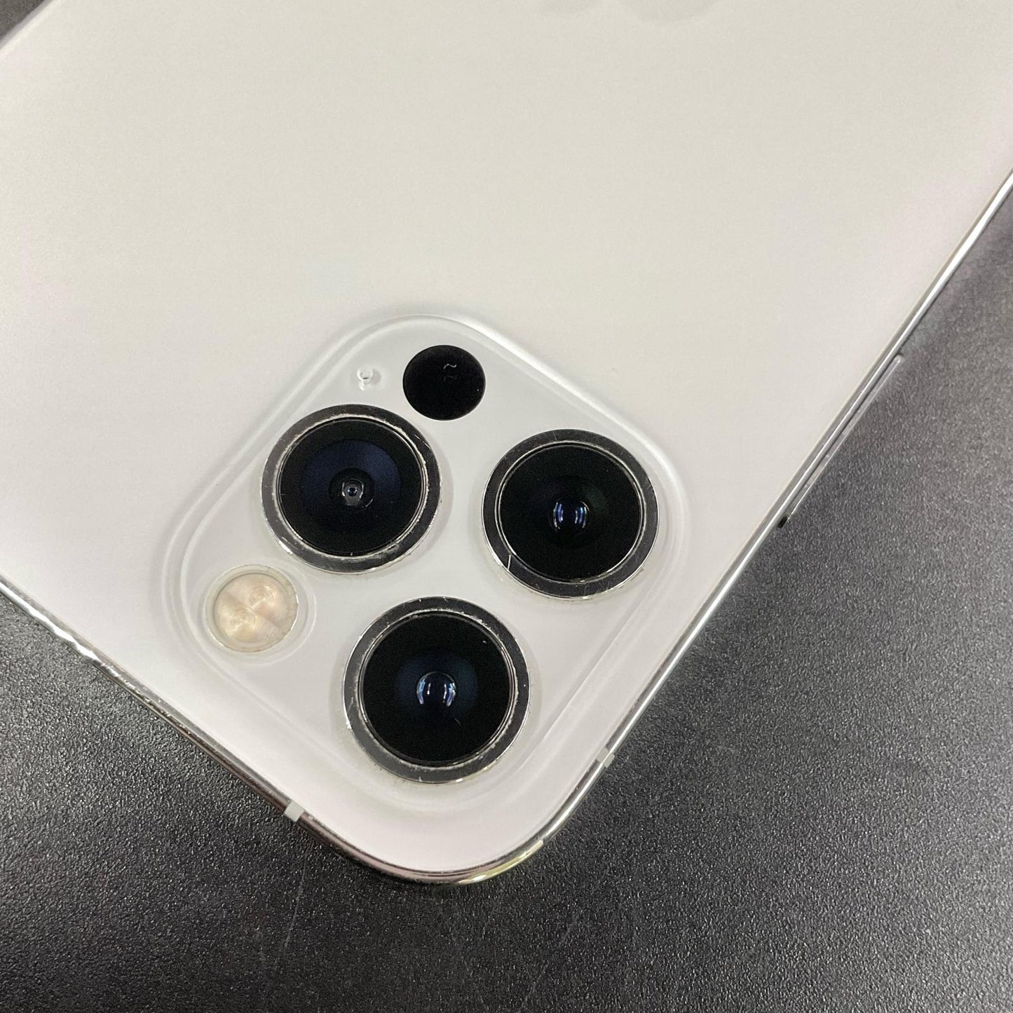 【全額返金保証】【最速発送】Apple iPhone iPhone 12 Pro 128GB シルバー SIMフリー 白ロム 動作確認済 76%