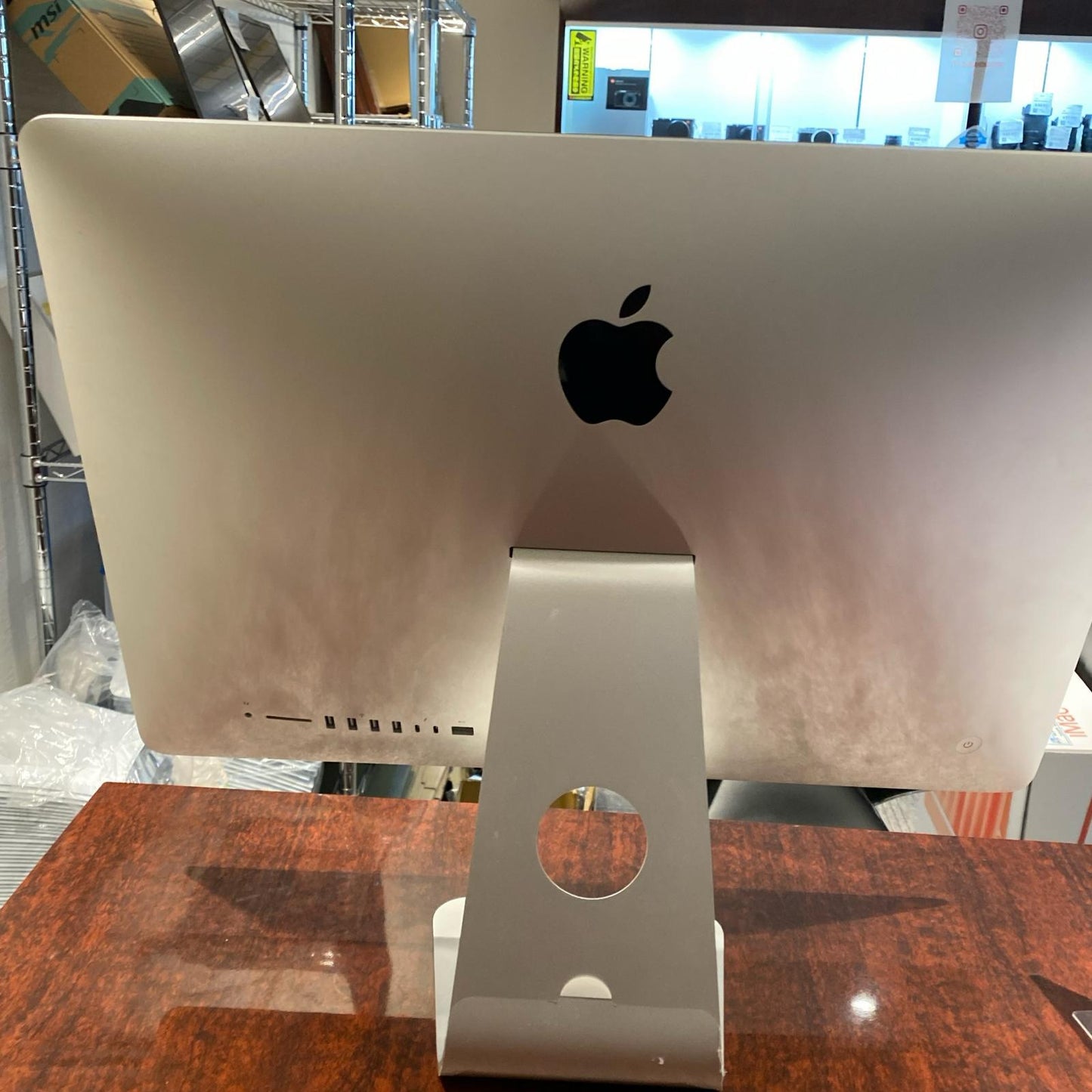 【最速発送】Apple iMac 21.5インチ 3GHz 6コア　intel Core i5 8GB フュージョンドライブ 1TB 【難有】