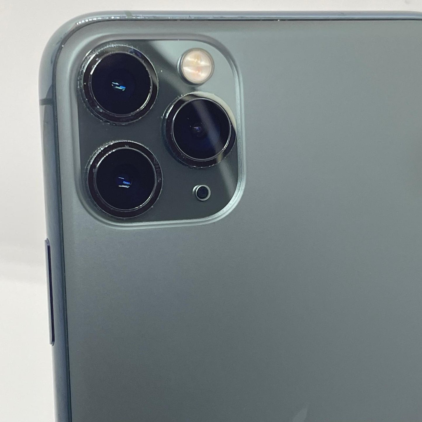 【全額返金保証】【最速発送】Apple iPhone iPhone 11 Pro Max 256GB ミッドナイトグリーン docomo SIMフリー 白ロム 動作確認済 84 %
