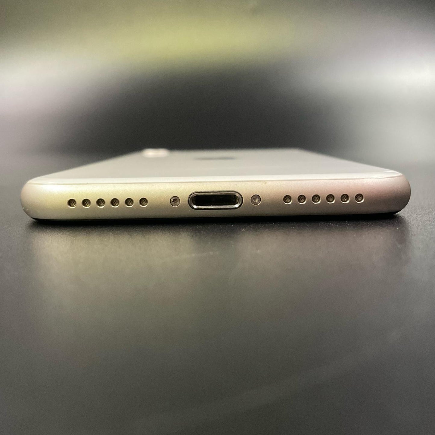 【全額返金保証】【最速発送】Apple iPhone iPhone SE（第3世代） 128GB スターライト au 白ロム 動作確認済 88%
