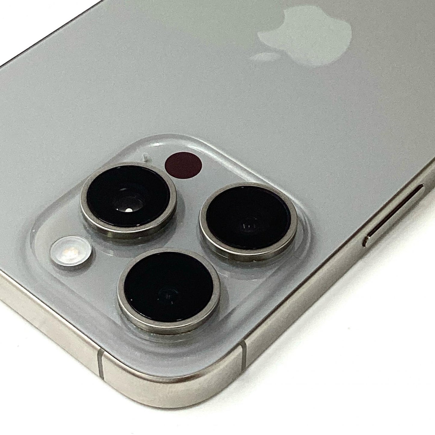 【全額返金保証】【最速発送】Apple iPhone iPhone 15 Pro Max 256GB ナチュラルチタニウム au 動作確認済 84%