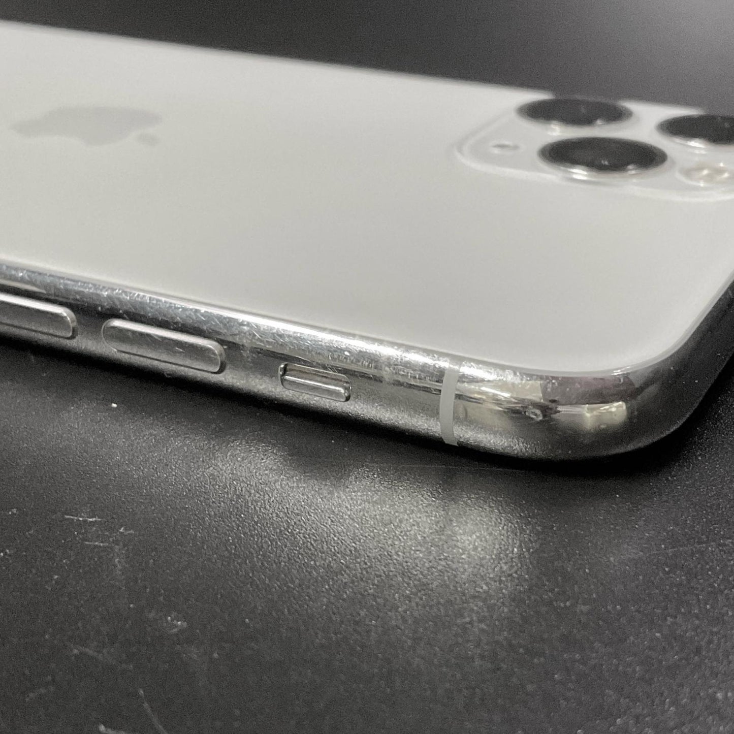【全額返金保証】【最速発送】Apple iPhone iPhone 11 Pro 256GB シルバー 白ロム 動作確認済 74%