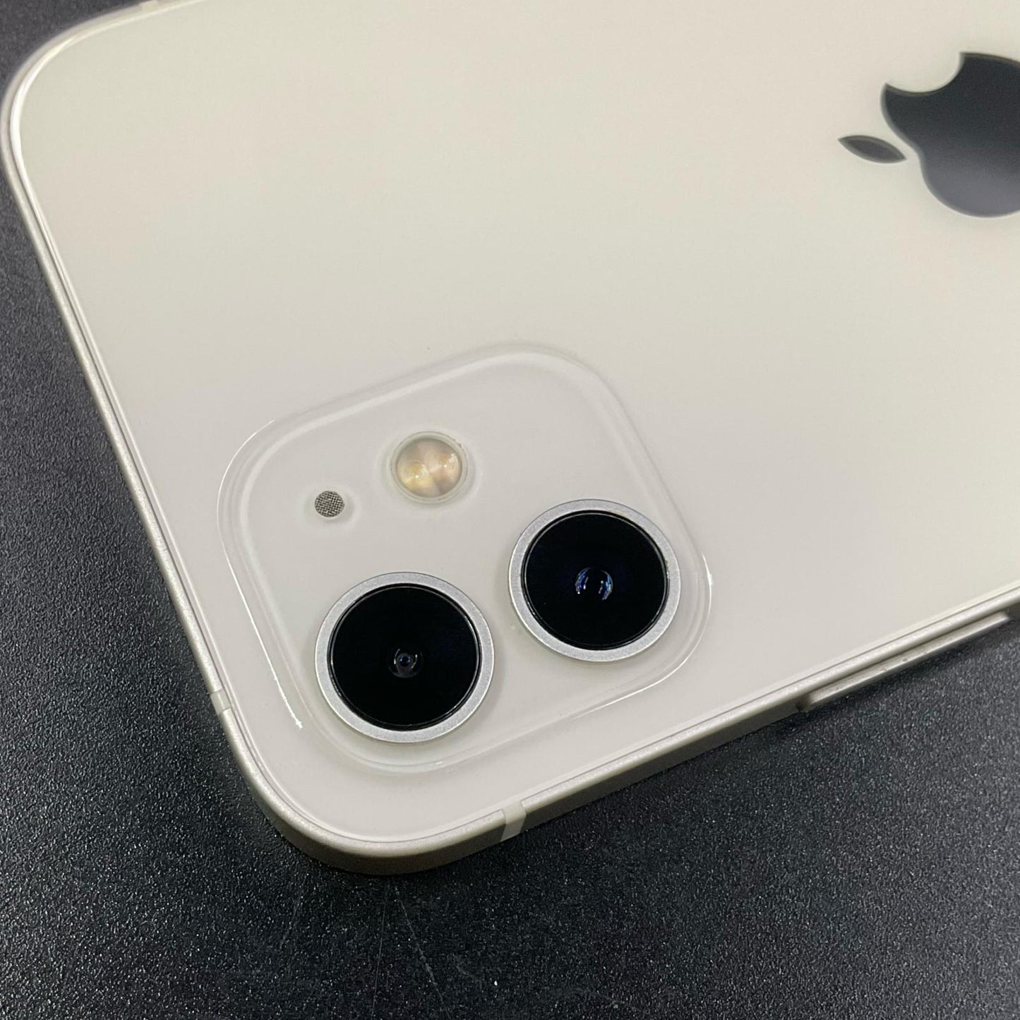 【全額返金保証】【最速発送】Apple iPhone iPhone 12 64GB ホワイト au 白ロム 動作確認済 79%