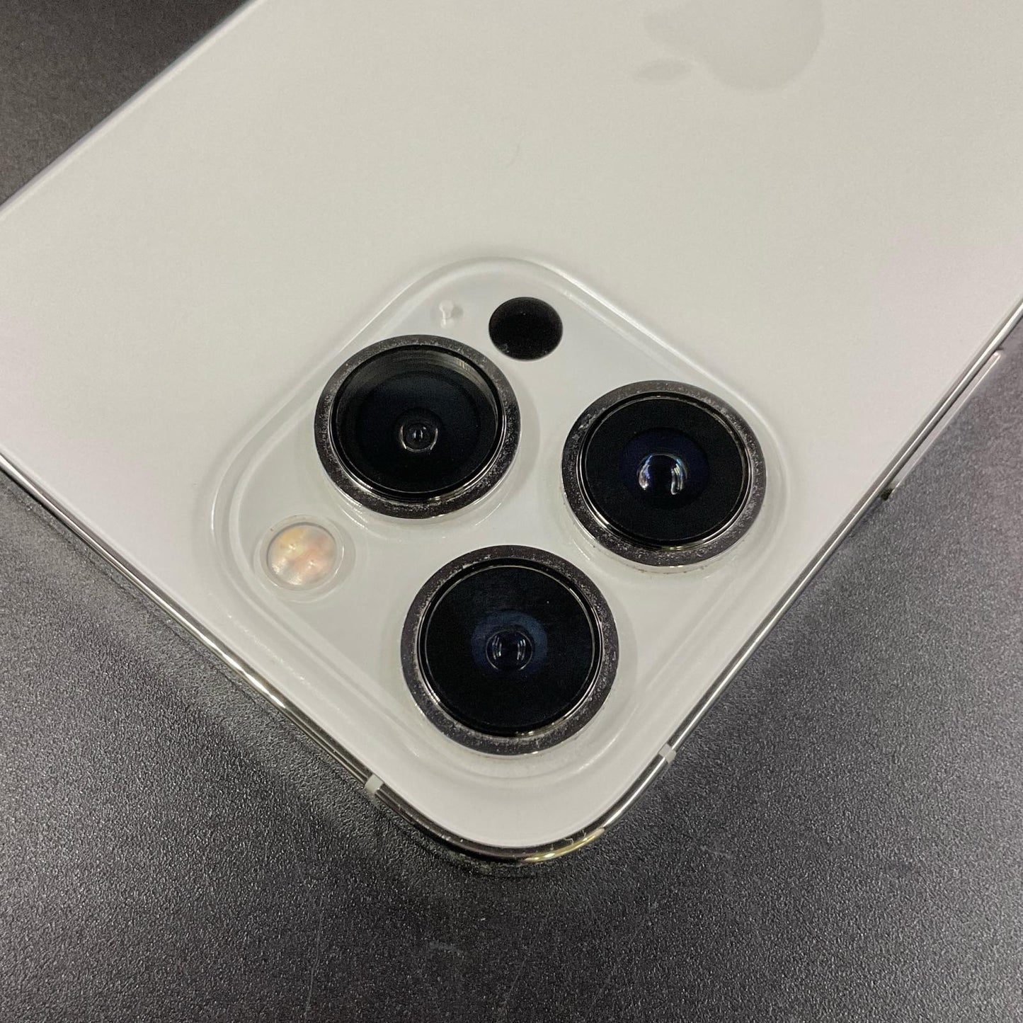 【全額返金保証】【最速発送】Apple iPhone iPhone 13 Pro 128GB シルバー au 動作確認済 81%