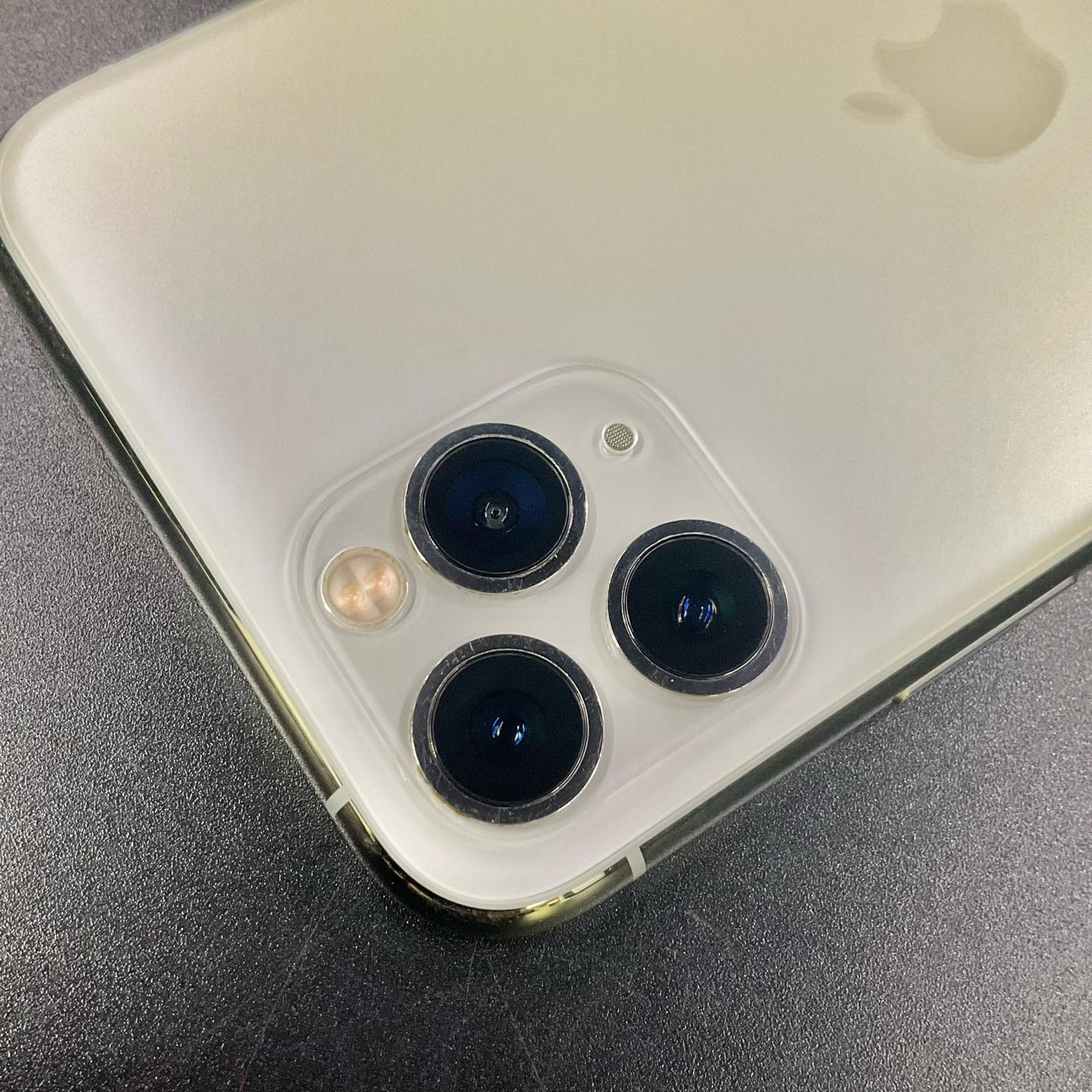 【全額返金保証】【最速発送】Apple iPhone iPhone 11 Pro 64GB シルバー Softbank 白ロム 動作確認済 80%