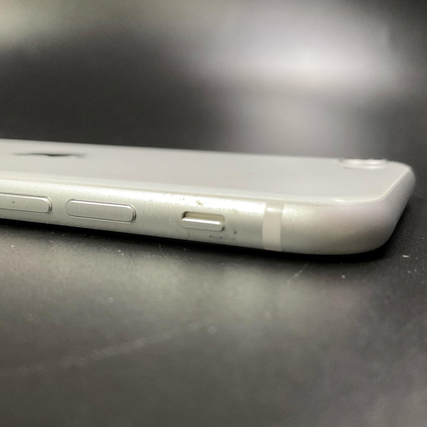 【最速発送】Apple iPhone iPhone SE（第2世代） 64GB ホワイト docomo 白ロム【難有】 82%