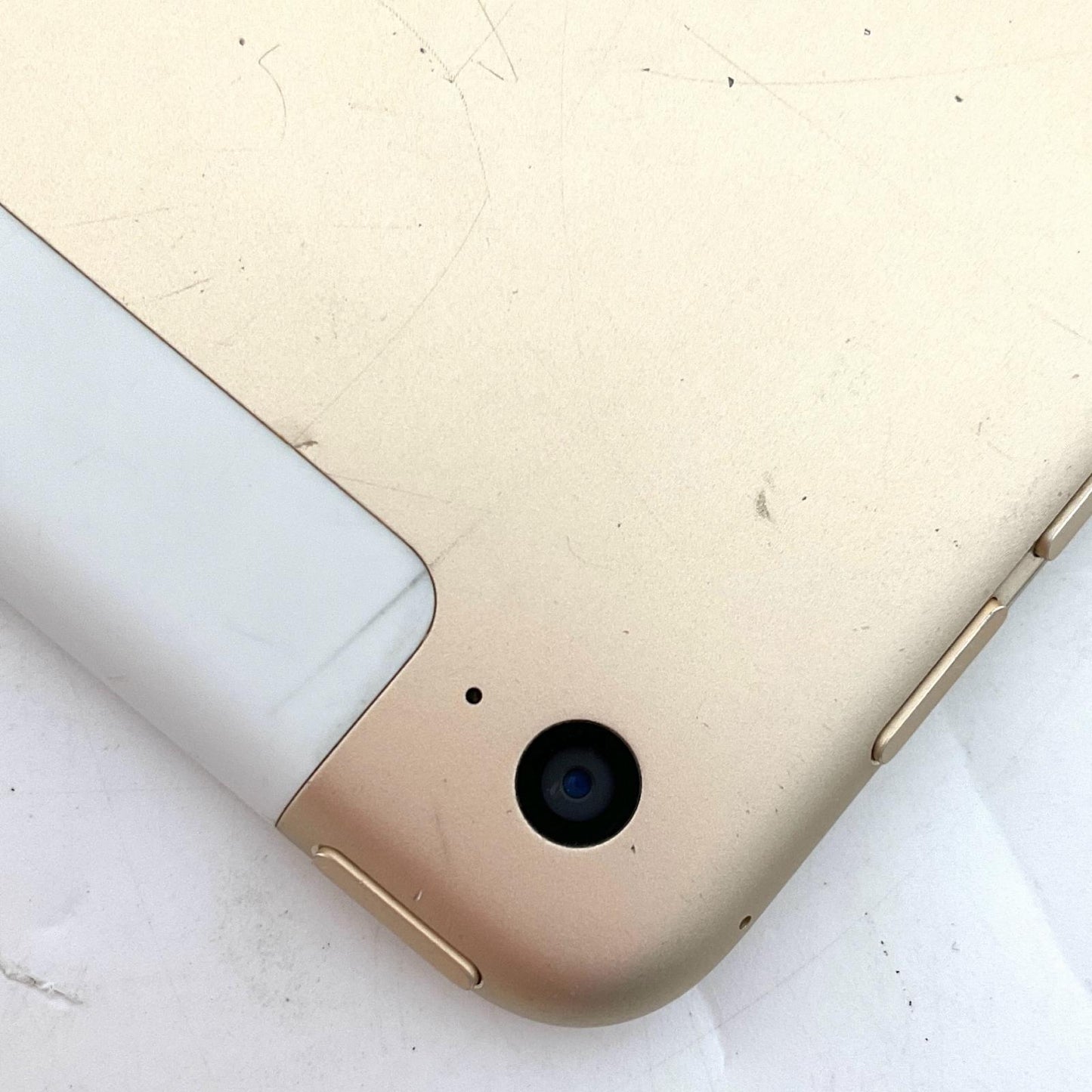 【全額返金保証】【最速発送】Apple iPad mini 7.9インチ 第4世代 128GB ゴールド WiFi+Cellular docomo 白ロム 動作確認済