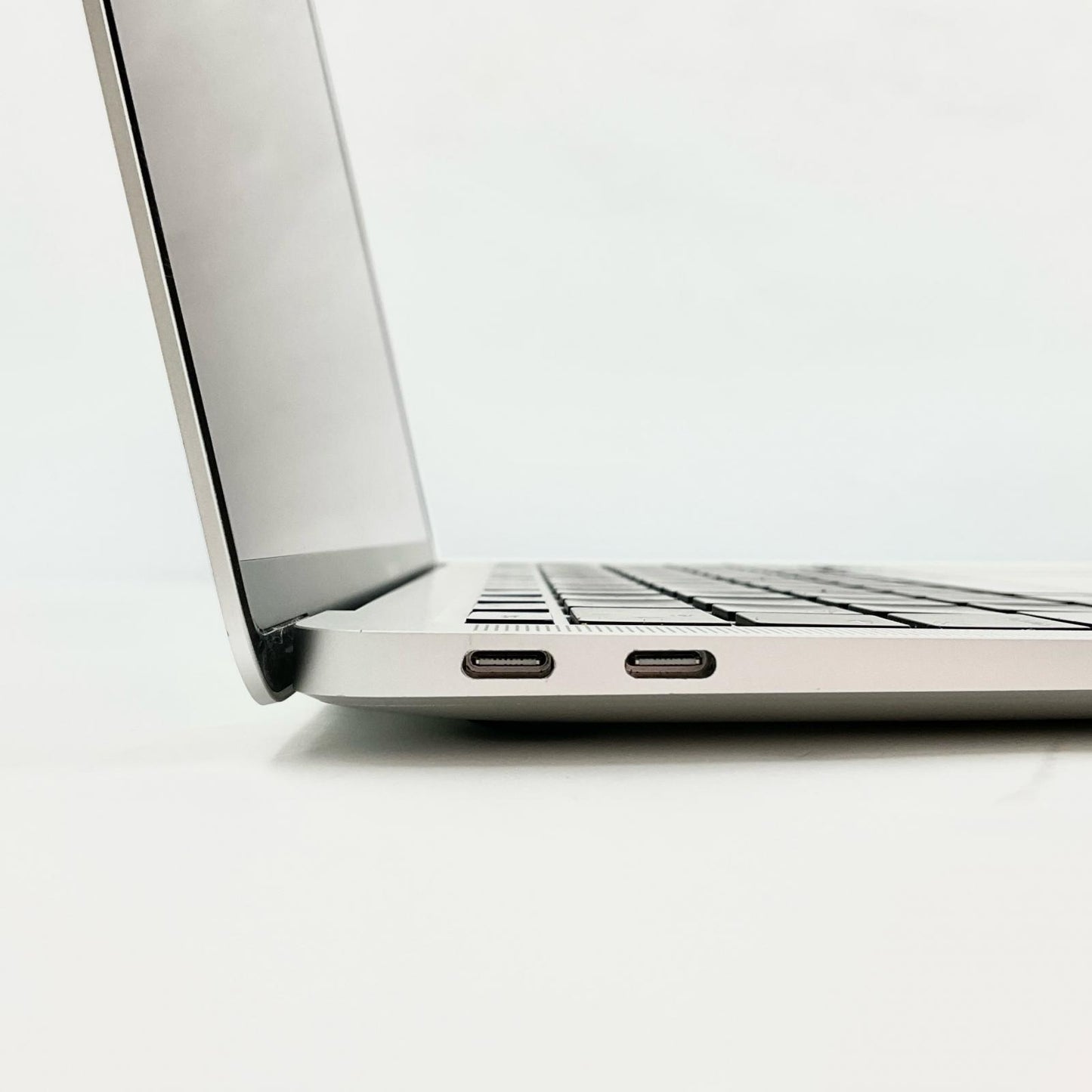 【全額返金保証】【最速発送】Apple MacBook Air 13インチ 2020 Apple M1 8GB SSD 256GB シルバー 91% 動作確認済