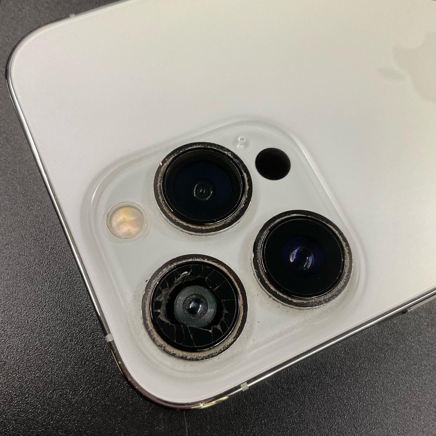 【最速発送】Apple iPhone iPhone 13 Pro 256GB シルバー Softbank 白ロム【難有】 79%