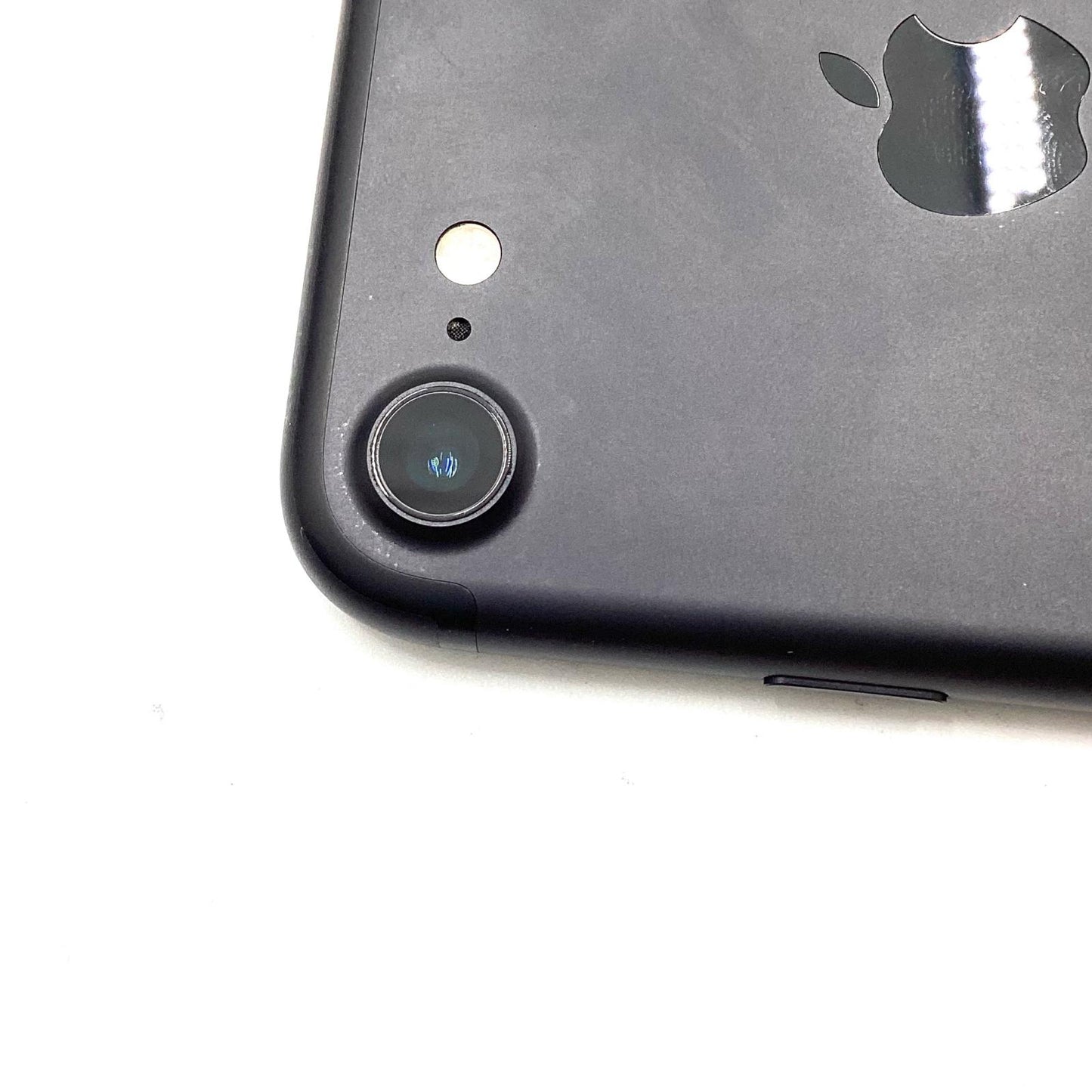 【全額返金保証】【最速発送】Apple iPhone iPhone 7 32GB ブラック au 白ロム 動作確認済 89%