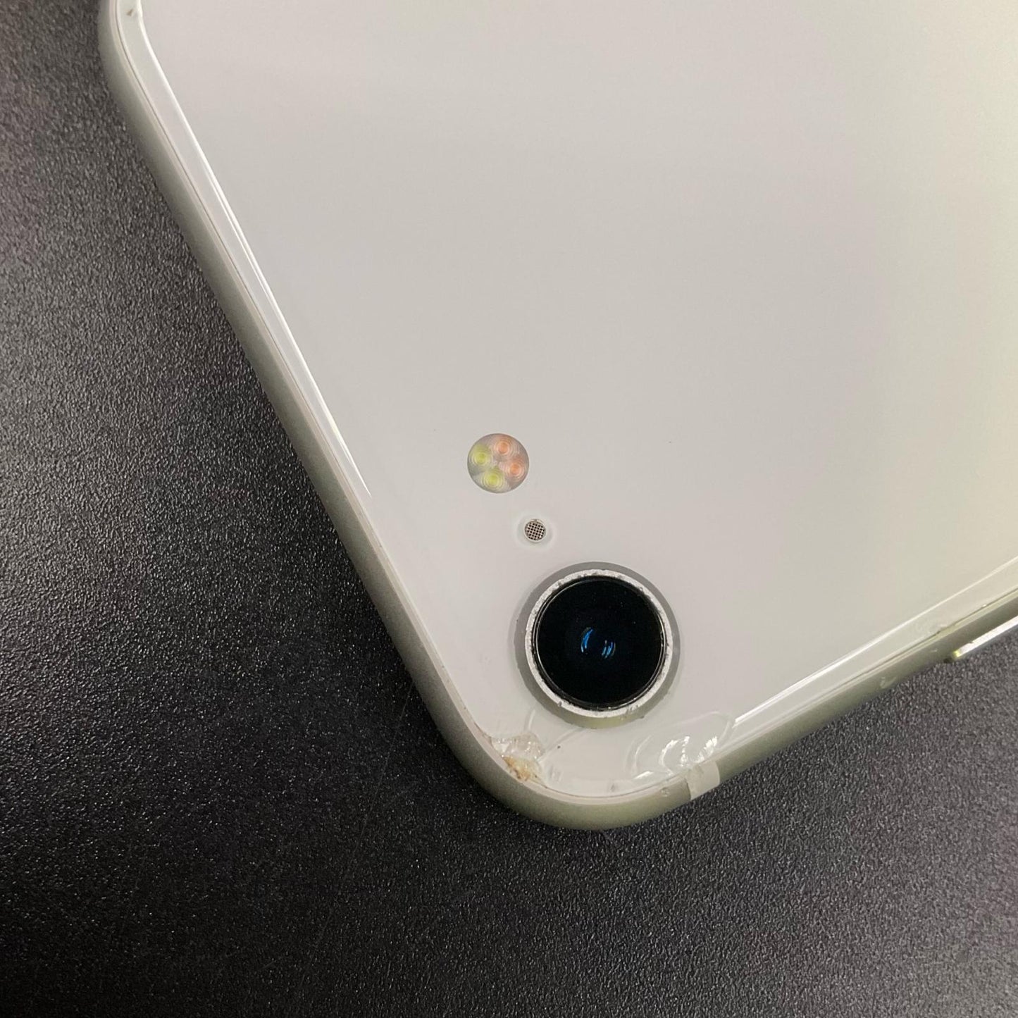 【全額返金保証】【最速発送】Apple iPhone iPhone SE（第2世代） 128GB ホワイト SIMフリー 白ロム 動作確認済 73%