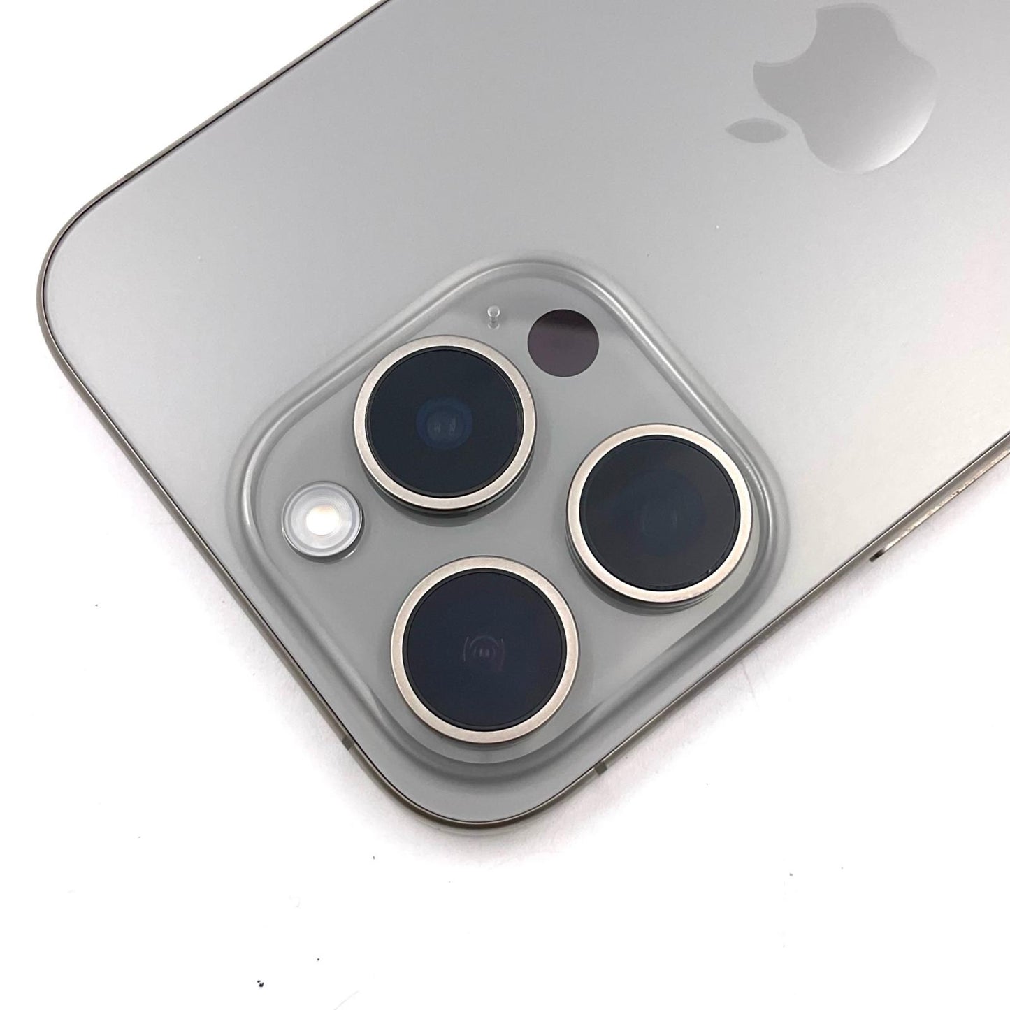 【全額返金保証】【最速発送】Apple iPhone iPhone 15 Pro 256GB ナチュラルチタニウム SIMフリー 白ロム 美品 動作確認済 86%