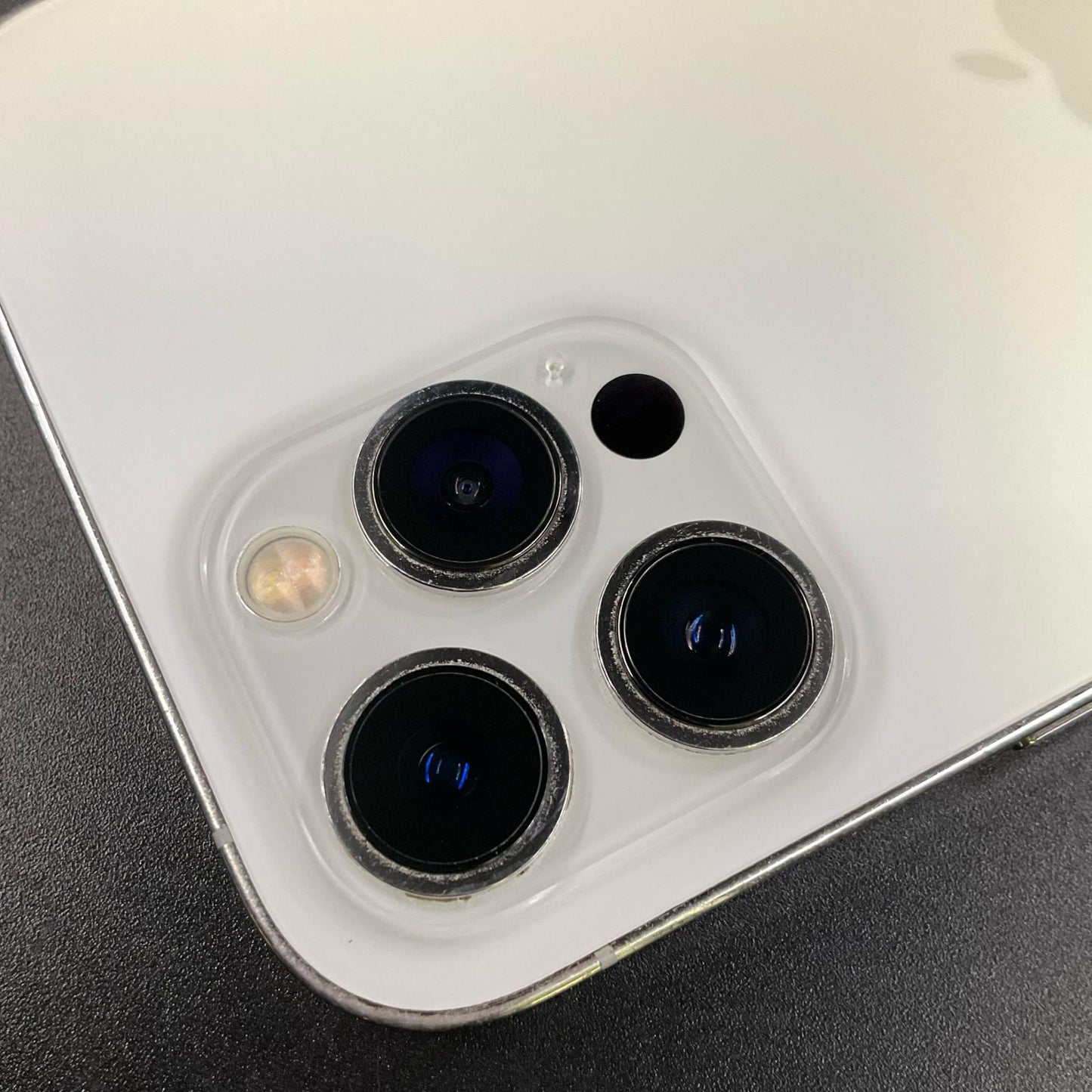 【全額返金保証】【最速発送】Apple iPhone iPhone Pro Max 12 Pro Max 256GB シルバー docomo 白ロム 動作確認済 77%