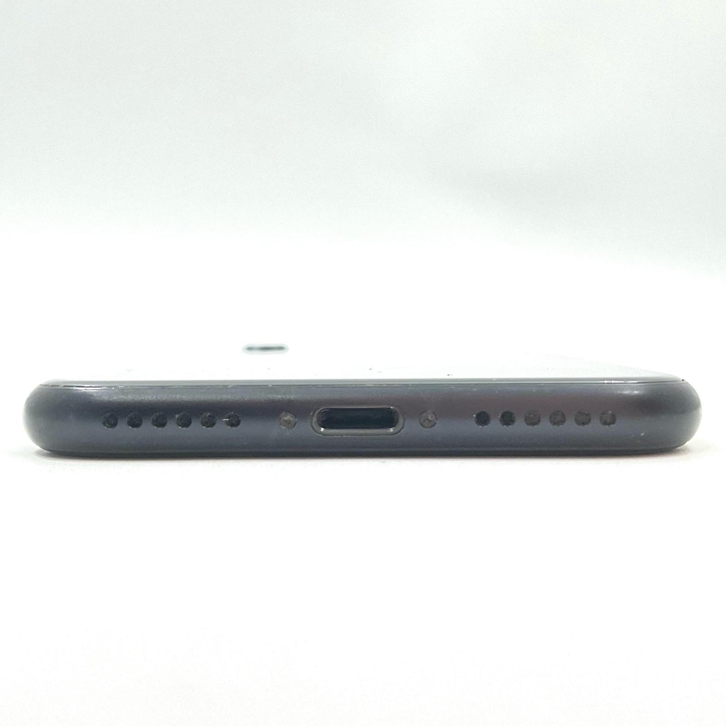 【全額返金保証】【最速発送】Apple iPhone iPhone SE（第2世代） 64GB ブラック au 白ロム 動作確認済 79%