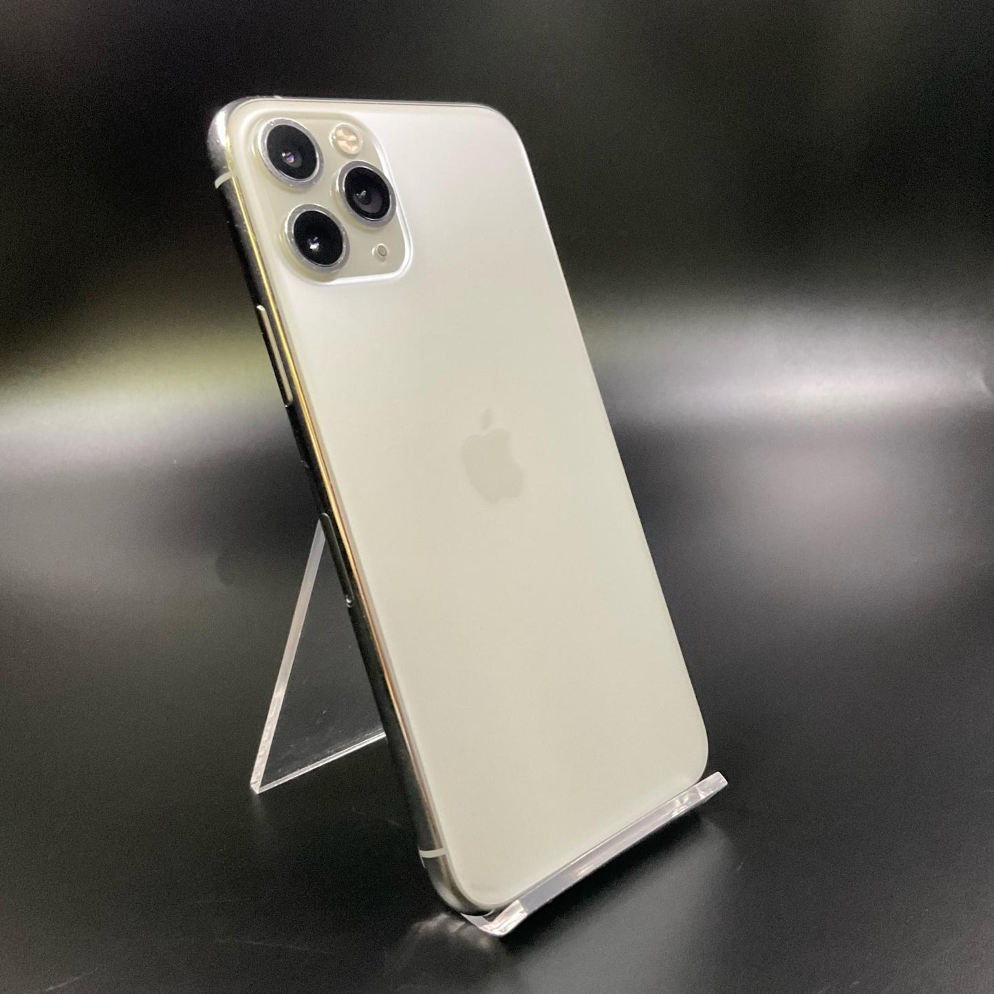 【全額返金保証】【最速発送】Apple iPhone iPhone 11 Pro 256GB シルバー docomo SIMフリー 白ロム 動作確認済 77.6%