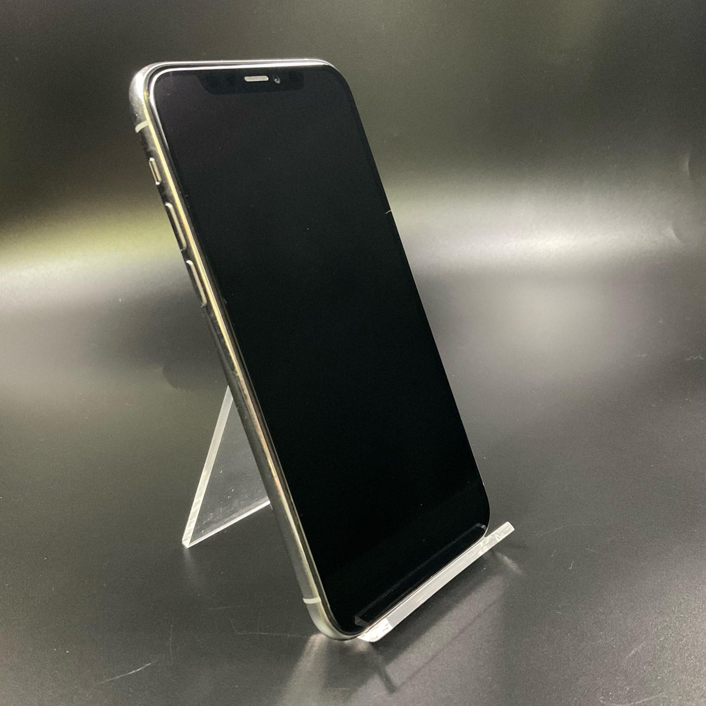 【全額返金保証】【最速発送】Apple iPhone iPhone 11 Pro 256GB シルバー docomo SIMフリー 白ロム 動作確認済 77.6%